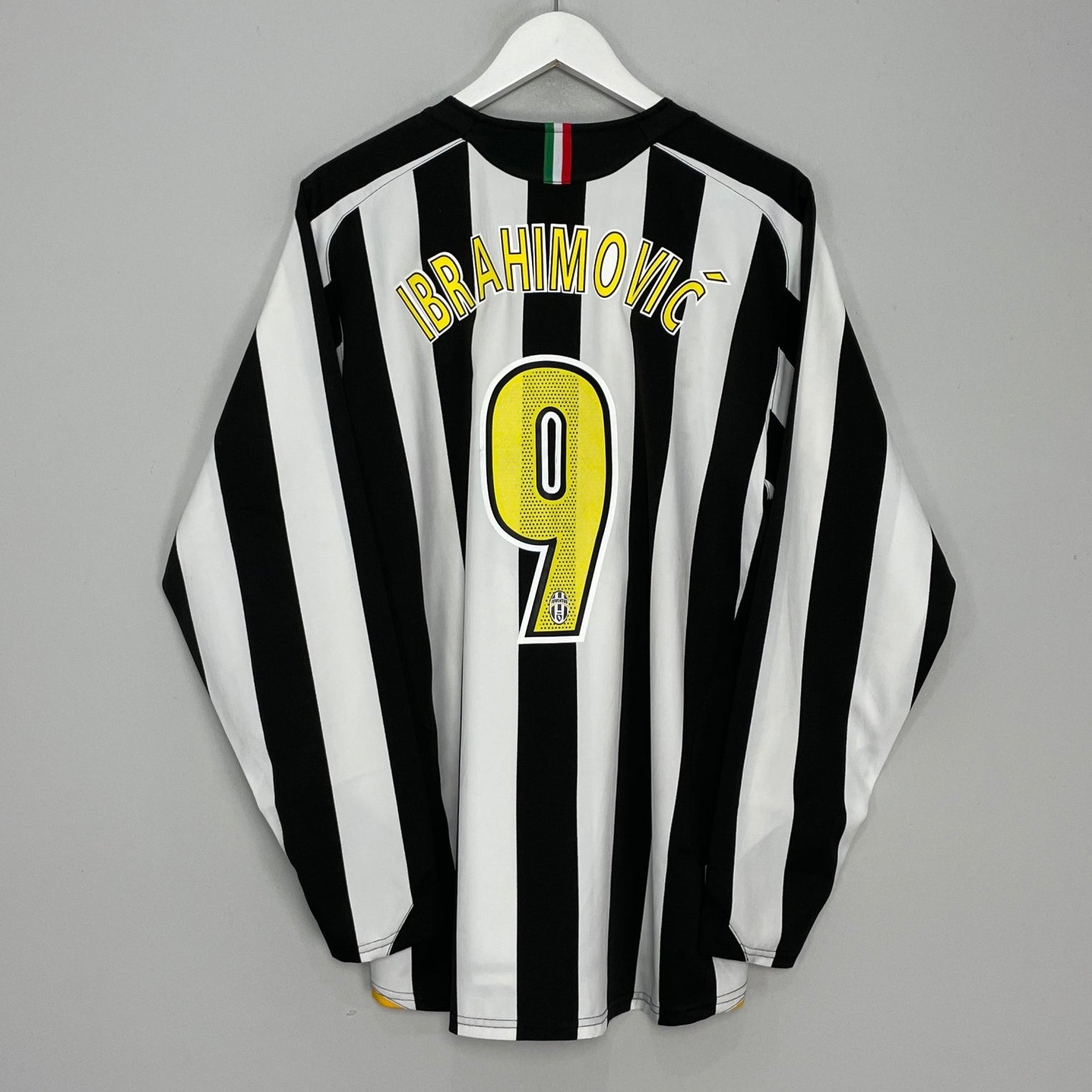 Shop 2005/06 JUVENTUS IBRAHIMOVIC #9 L/S HOME SHIRT (L) NIKE, classic football shirts, vintage football shirts & retro soccer jerseys at Cult Kits