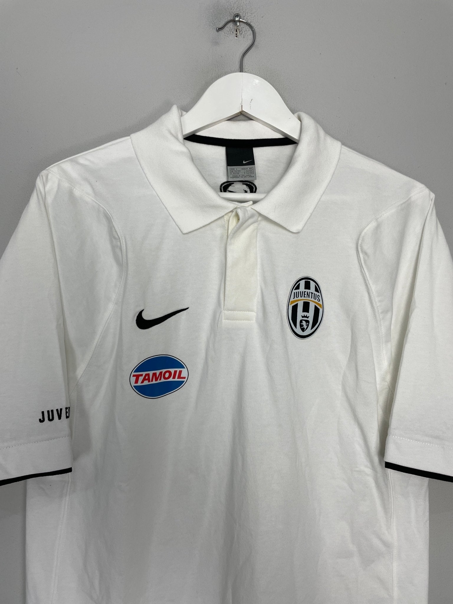Shop 2005/06 JUVENTUS POLO SHIRT (L) NIKE, classic football shirts, vintage football shirts & retro soccer jerseys at Cult Kits