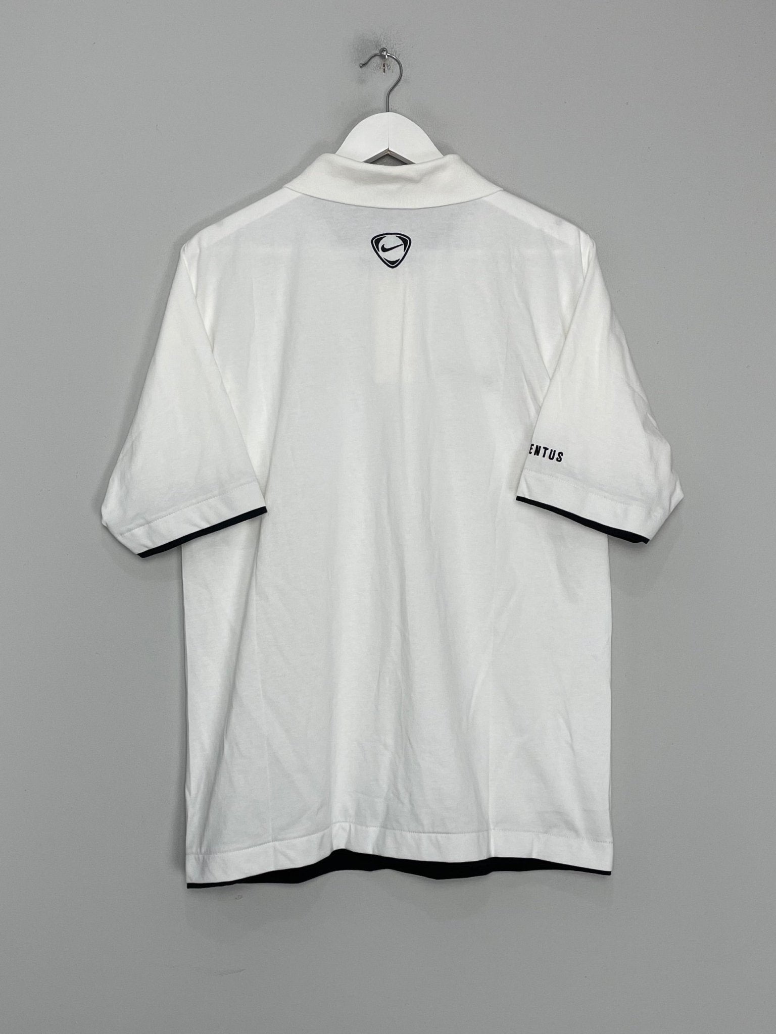 Shop 2005/06 JUVENTUS POLO SHIRT (L) NIKE, classic football shirts, vintage football shirts & retro soccer jerseys at Cult Kits