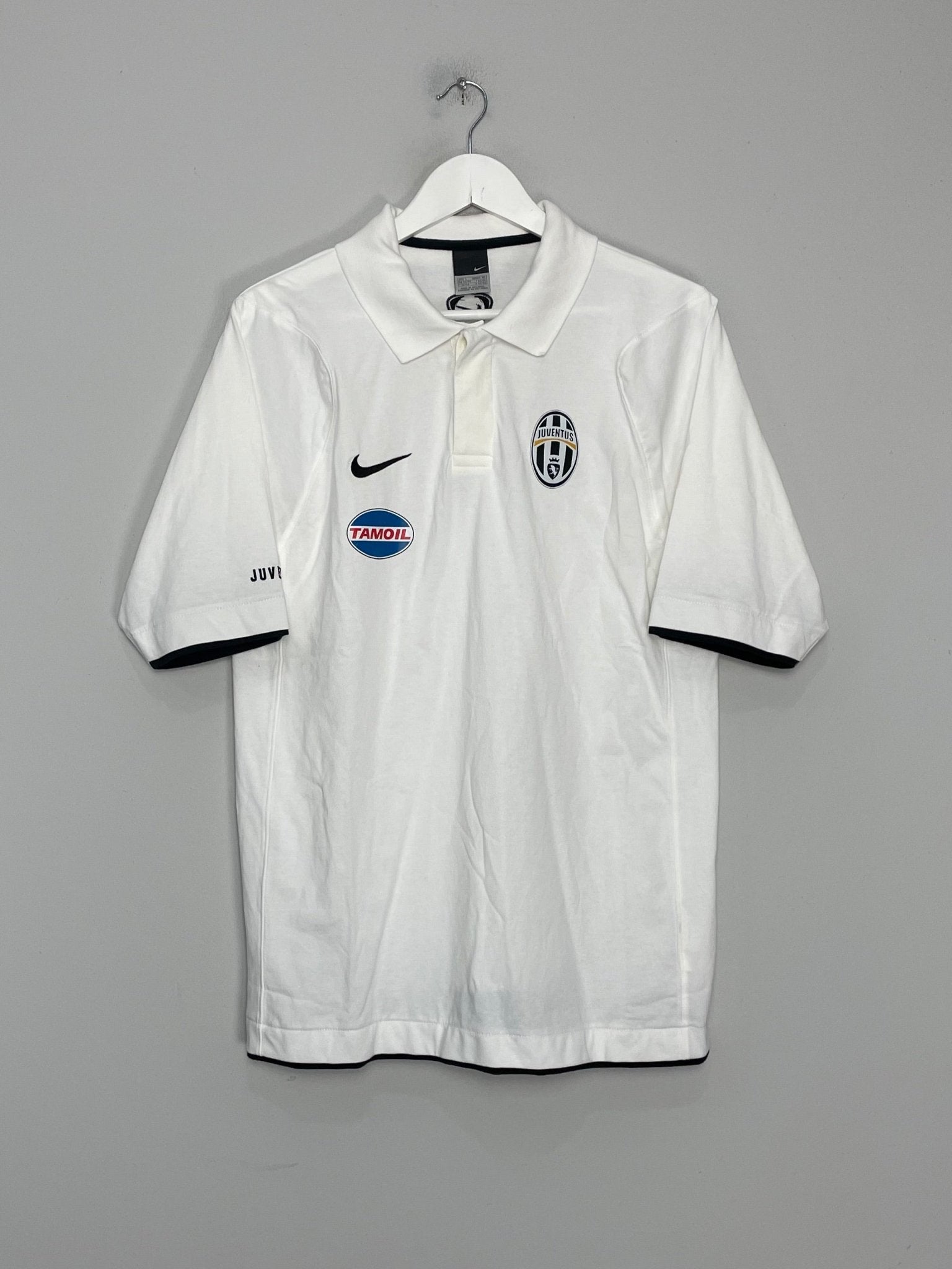 Shop 2005/06 JUVENTUS POLO SHIRT (L) NIKE, classic football shirts, vintage football shirts & retro soccer jerseys at Cult Kits