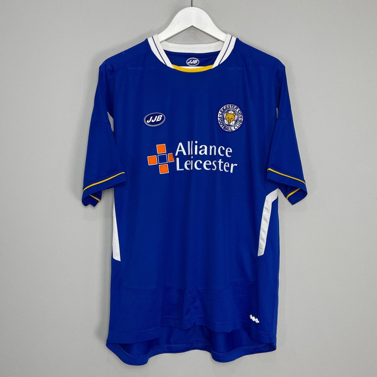 Shop 2005/06 LEICESTER CITY HOME SHIRT (L) JJB, classic football shirts, vintage football shirts & retro soccer jerseys at Cult Kits