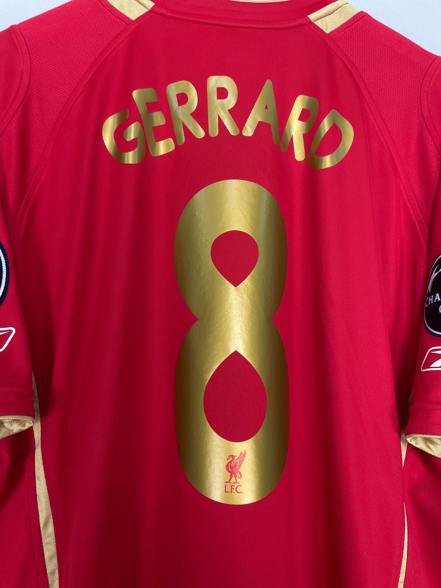 Shop 2005/06 LIVERPOOL GERRARD #8 C/L HOME SHIRT (XL) REEBOK, classic football shirts, vintage football shirts & retro soccer jerseys at Cult Kits