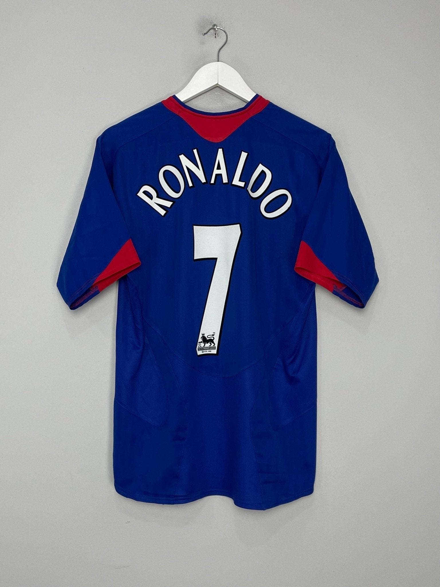 Shop 2005/06 MANCHESTER UNITED RONALDO #7 AWAY SHIRT (M) NIKE, classic football shirts, vintage football shirts & retro soccer jerseys at Cult Kits