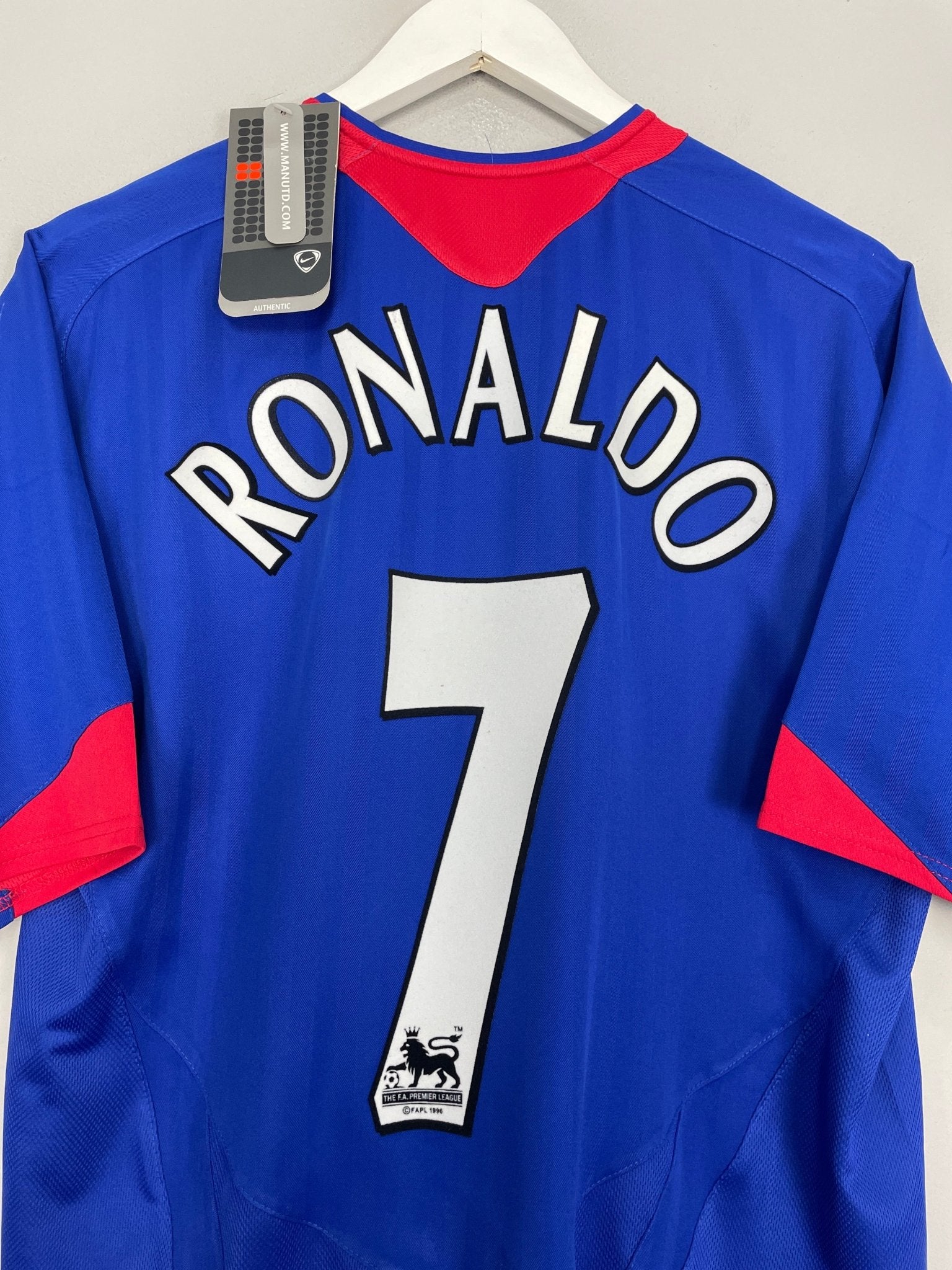 Shop 2005/06 MANCHESTER UNITED RONALDO #7 *BNWT* AWAY SHIRT (L) NIKE, classic football shirts, vintage football shirts & retro soccer jerseys at Cult Kits