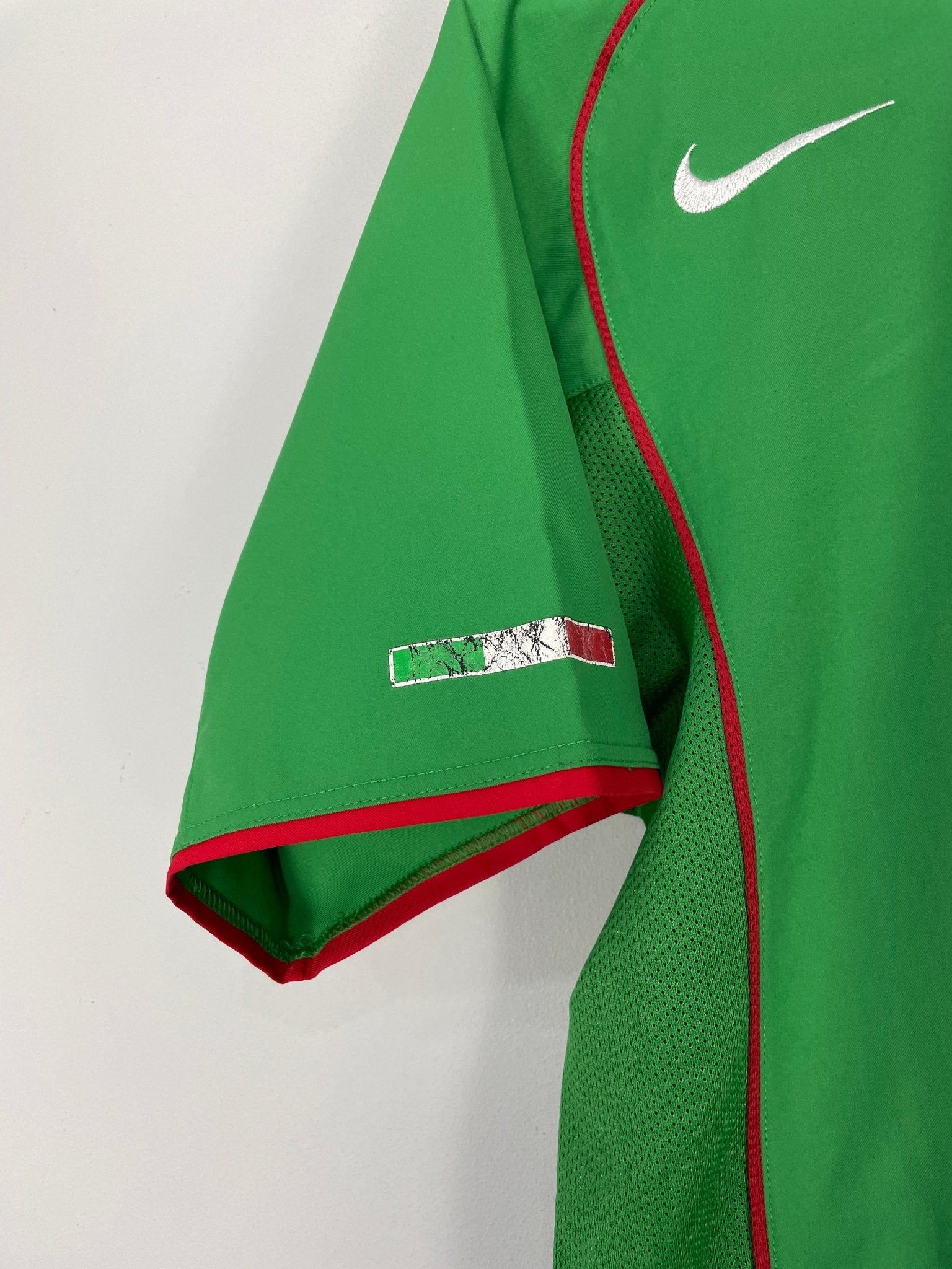 Shop 2005/06 MEXICO R.MARQUEZ #4 HOME SHIRT (M) NIKE, classic football shirts, vintage football shirts & retro soccer jerseys at Cult Kits