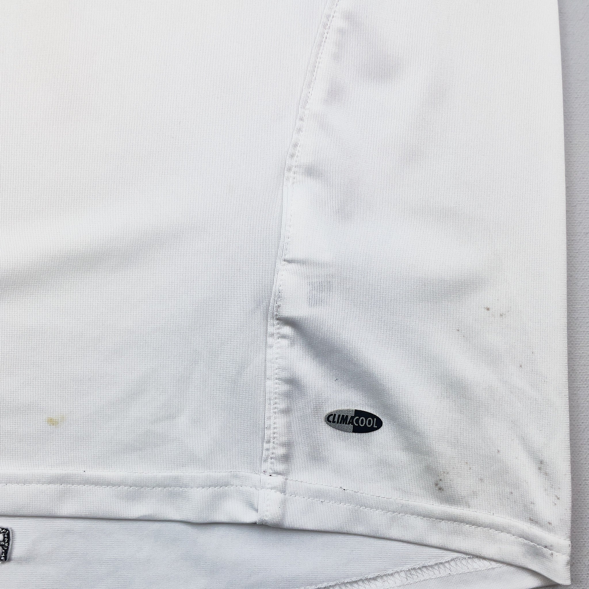 Buy 2005/06 Real Madrid Beckham 23 Home Shirt (M) Adidas ~ Free worldwide shipping available ~ Authentic Vintage Football Shirts from Cult Kits