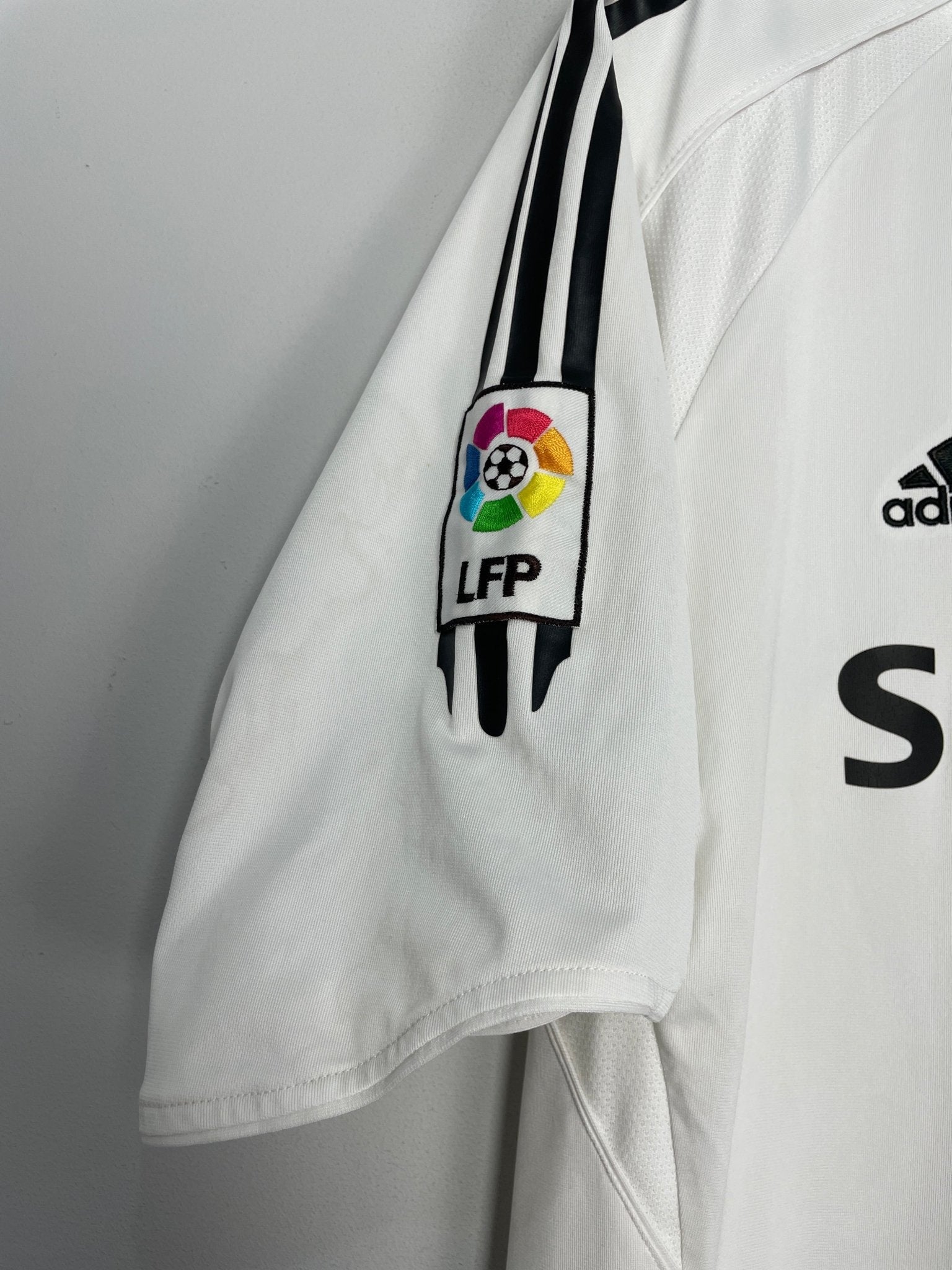 Shop 2005/06 REAL MADRID ZIDANE #5 HOME SHIRT (L) ADIDAS, classic football shirts, vintage football shirts & retro soccer jerseys at Cult Kits