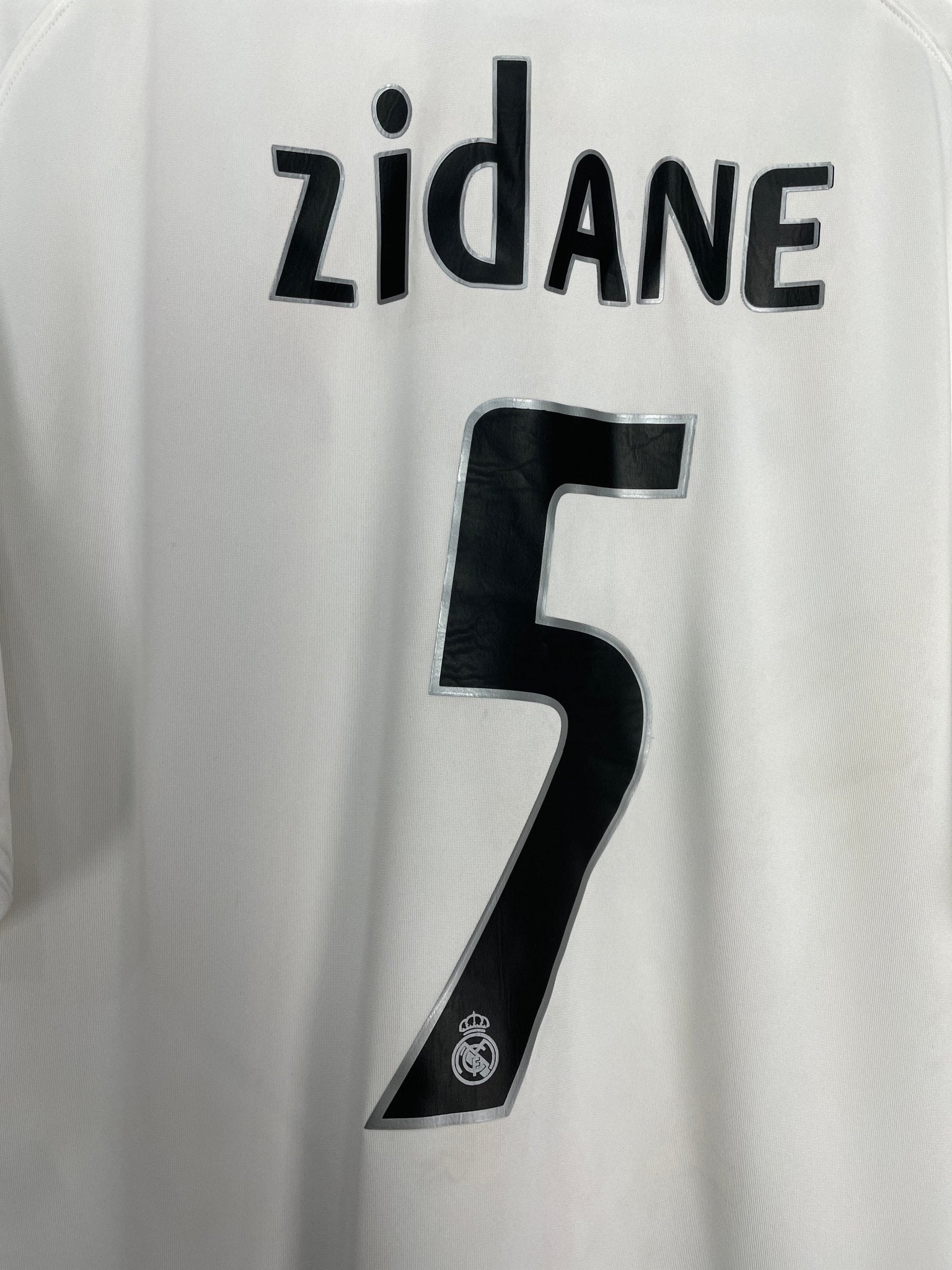 Shop 2005/06 REAL MADRID ZIDANE #5 HOME SHIRT (L) ADIDAS, classic football shirts, vintage football shirts & retro soccer jerseys at Cult Kits
