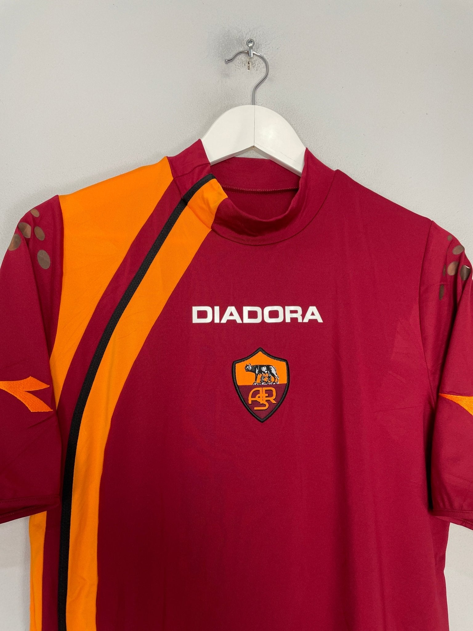Shop 2005/06 ROMA TOTTI #10 HOME SHIRT (M) DIADORA, classic football shirts, vintage football shirts & retro soccer jerseys at Cult Kits