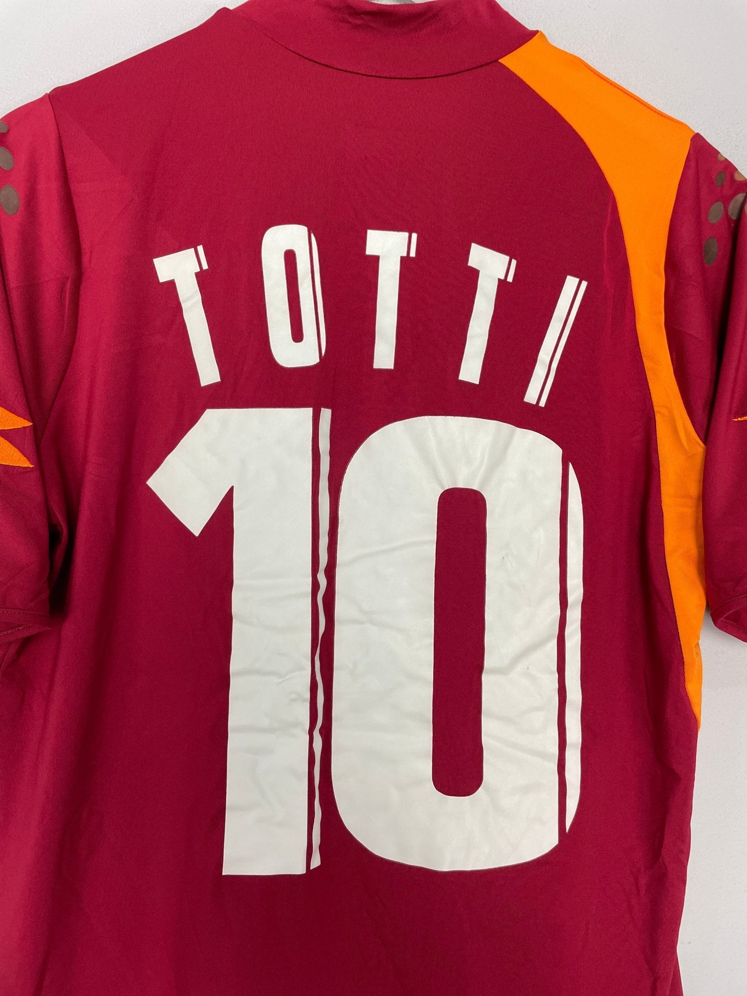 Shop 2005/06 ROMA TOTTI #10 HOME SHIRT (M) DIADORA, classic football shirts, vintage football shirts & retro soccer jerseys at Cult Kits