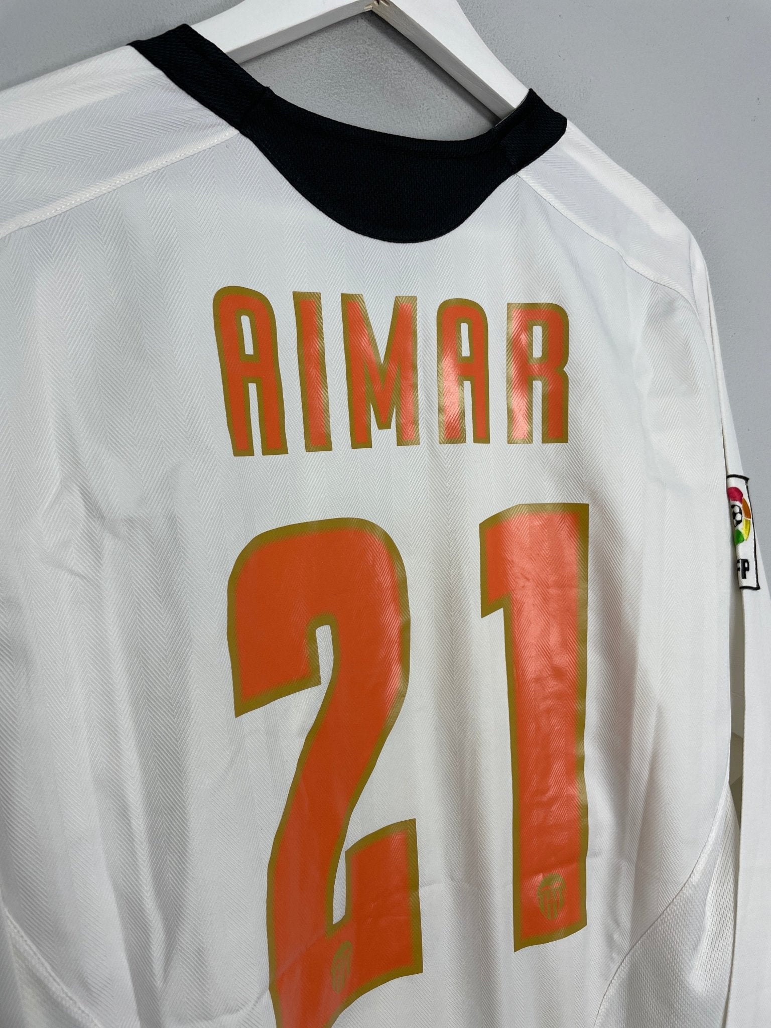Shop 2005/06 VALENCIA AIMAR #21 L/S HOME SHIRT (M) NIKE, classic football shirts, vintage football shirts & retro soccer jerseys at Cult Kits