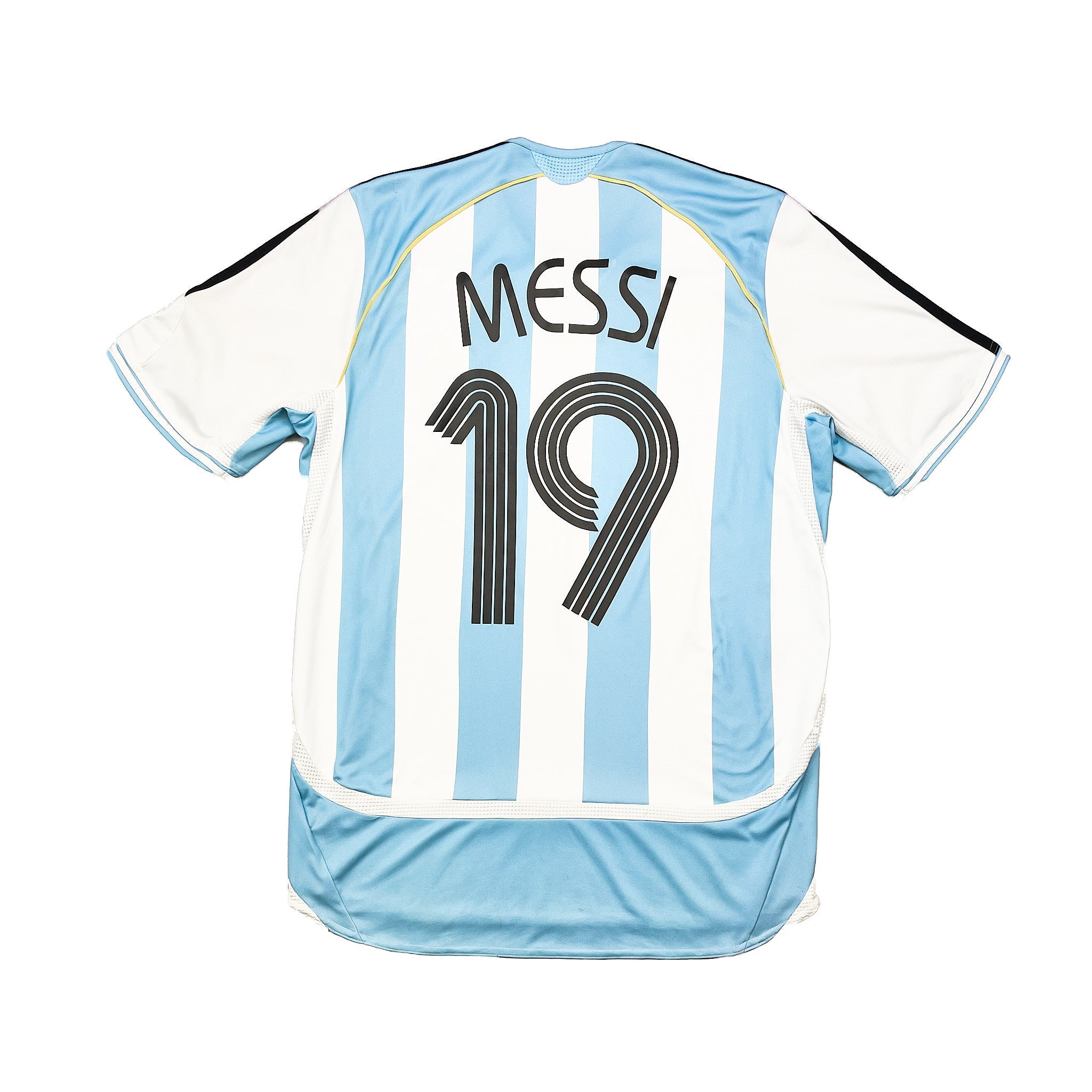 Buy 2005/07 Argentina Messi 19 Home Shirt (M) Adidas ~ Free worldwide shipping ~ Authentic Vintage Football Shirts from Cult Kits