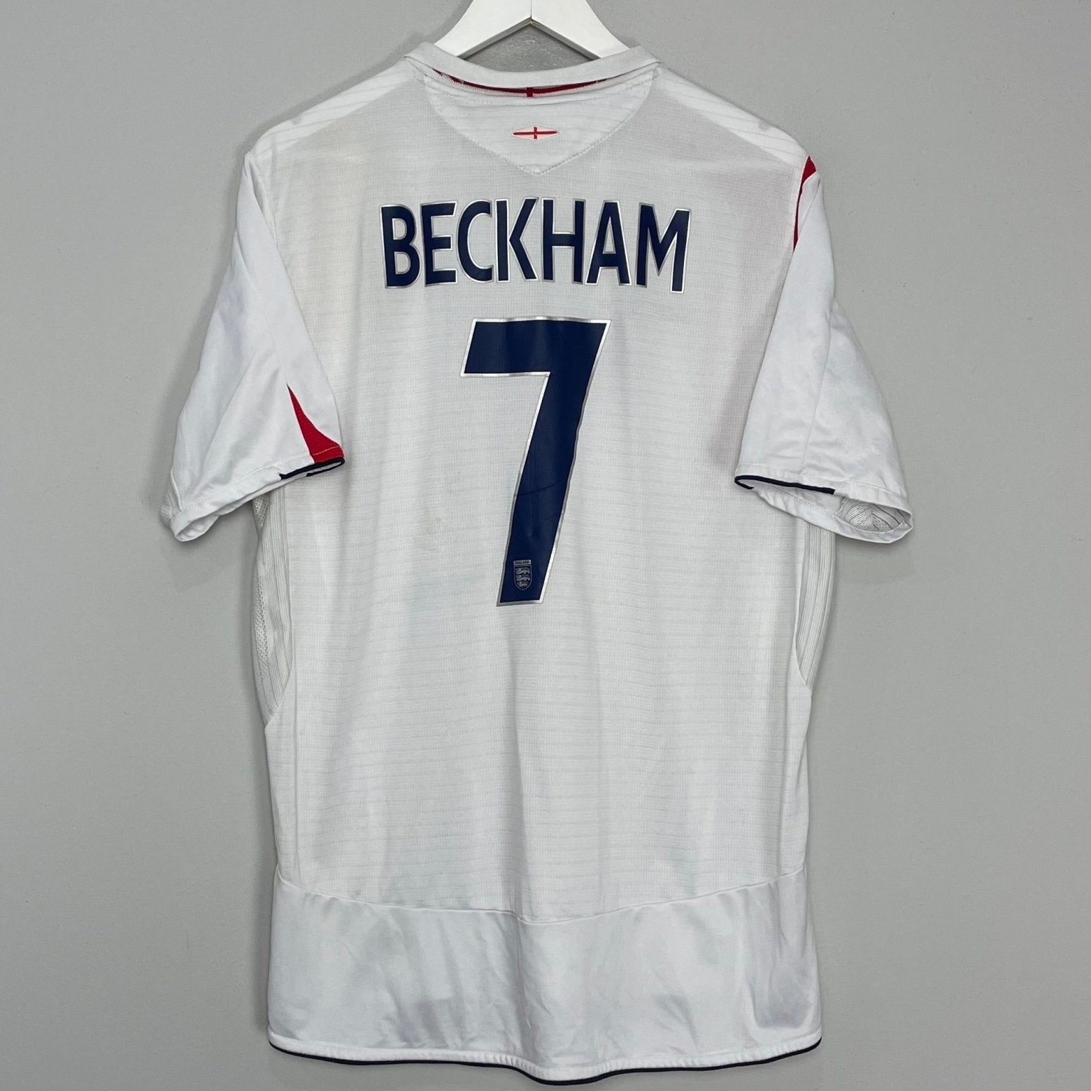 Shop 2005/07 ENGLAND BECKHAM #7 HOME SHIRT (XL) UMBRO, classic football shirts, vintage football shirts & retro soccer jerseys at Cult Kits