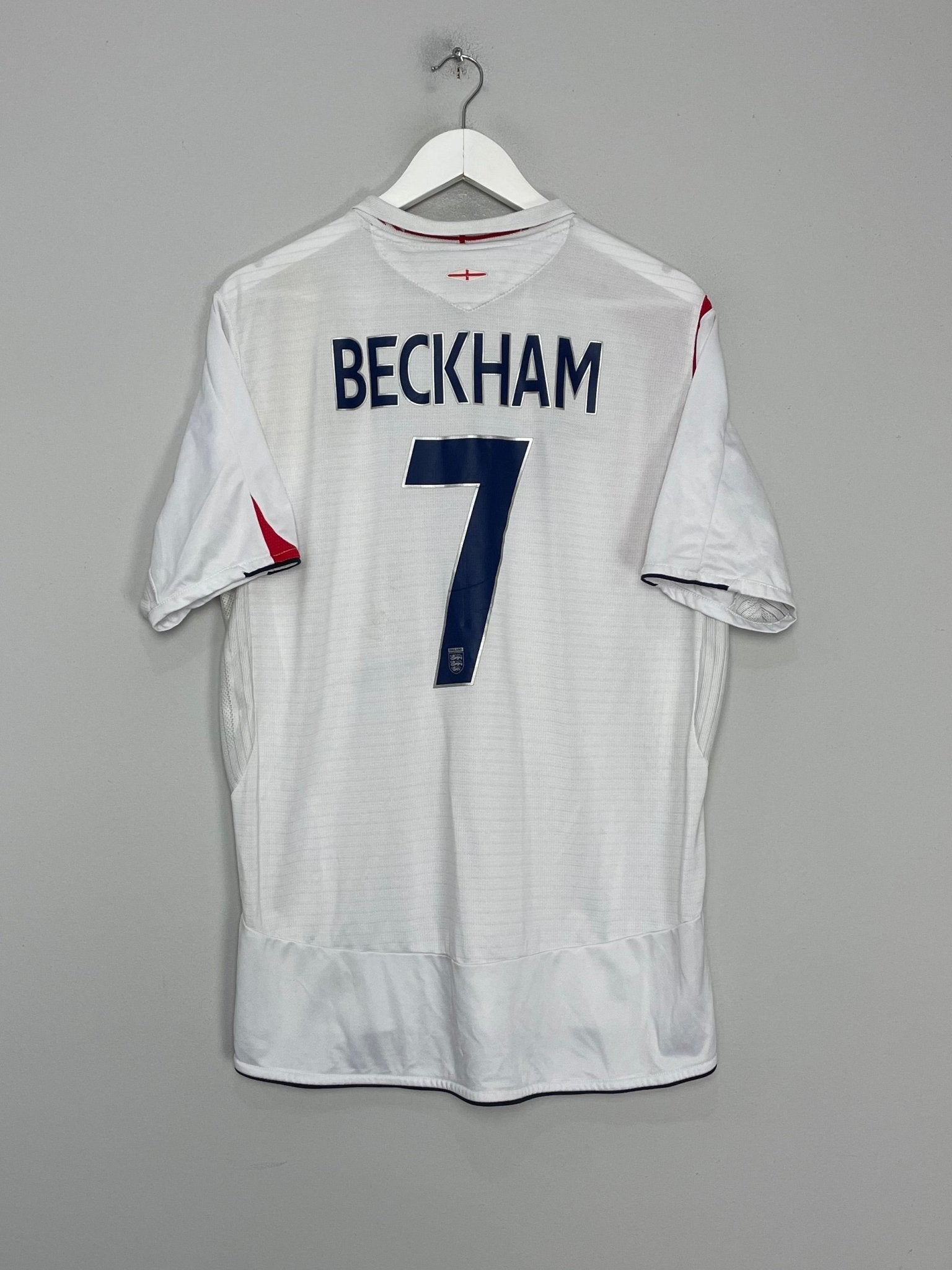 Shop 2005/07 ENGLAND BECKHAM #7 HOME SHIRT (XL) UMBRO, classic football shirts, vintage football shirts & retro soccer jerseys at Cult Kits