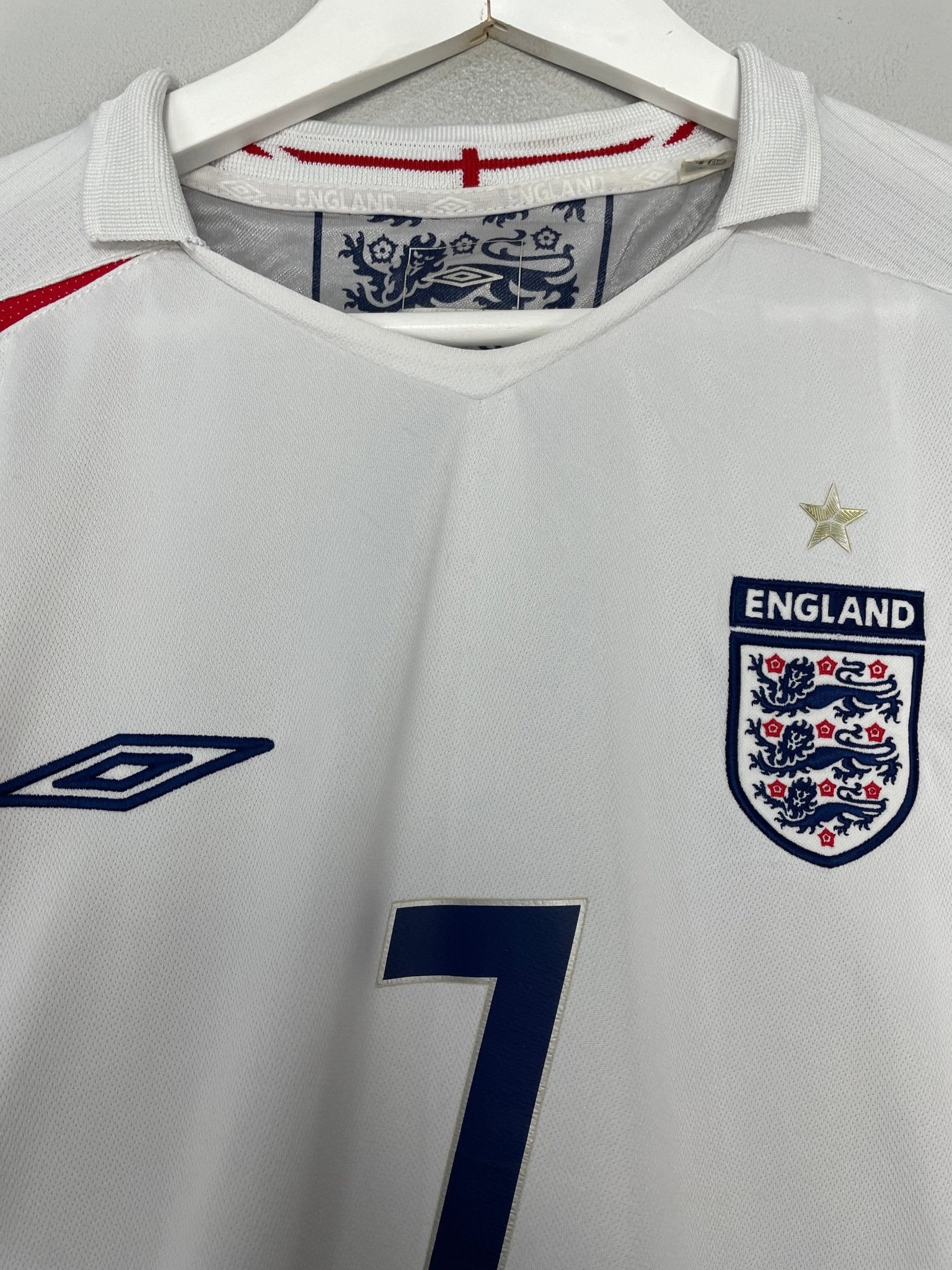 Shop 2005/07 ENGLAND BECKHAM #7 HOME SHIRT (XL) UMBRO, classic football shirts, vintage football shirts & retro soccer jerseys at Cult Kits