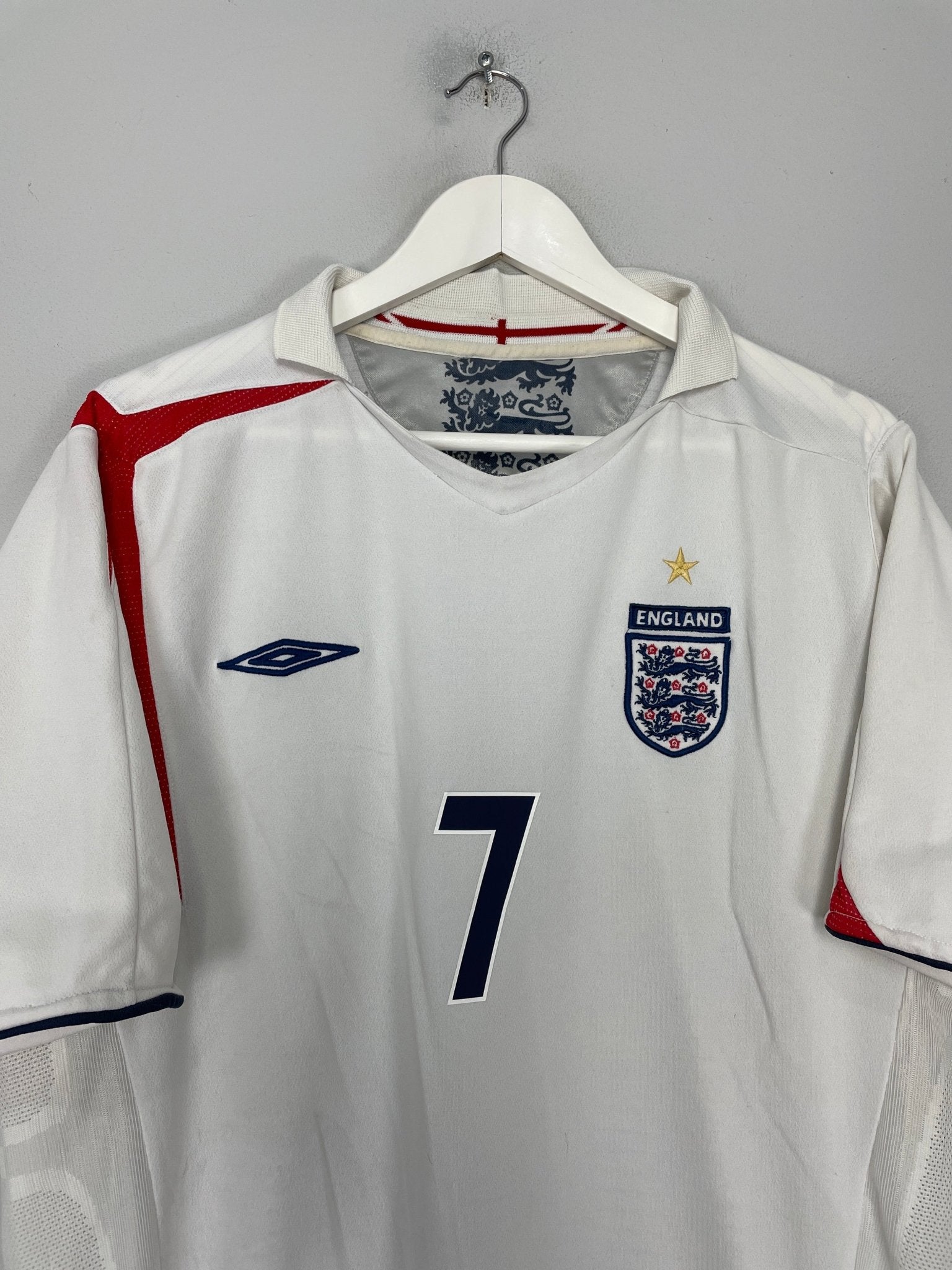 Shop 2005/07 ENGLAND BECKHAM #7 HOME SHIRT (XXL) UMBRO, classic football shirts, vintage football shirts & retro soccer jerseys at Cult Kits
