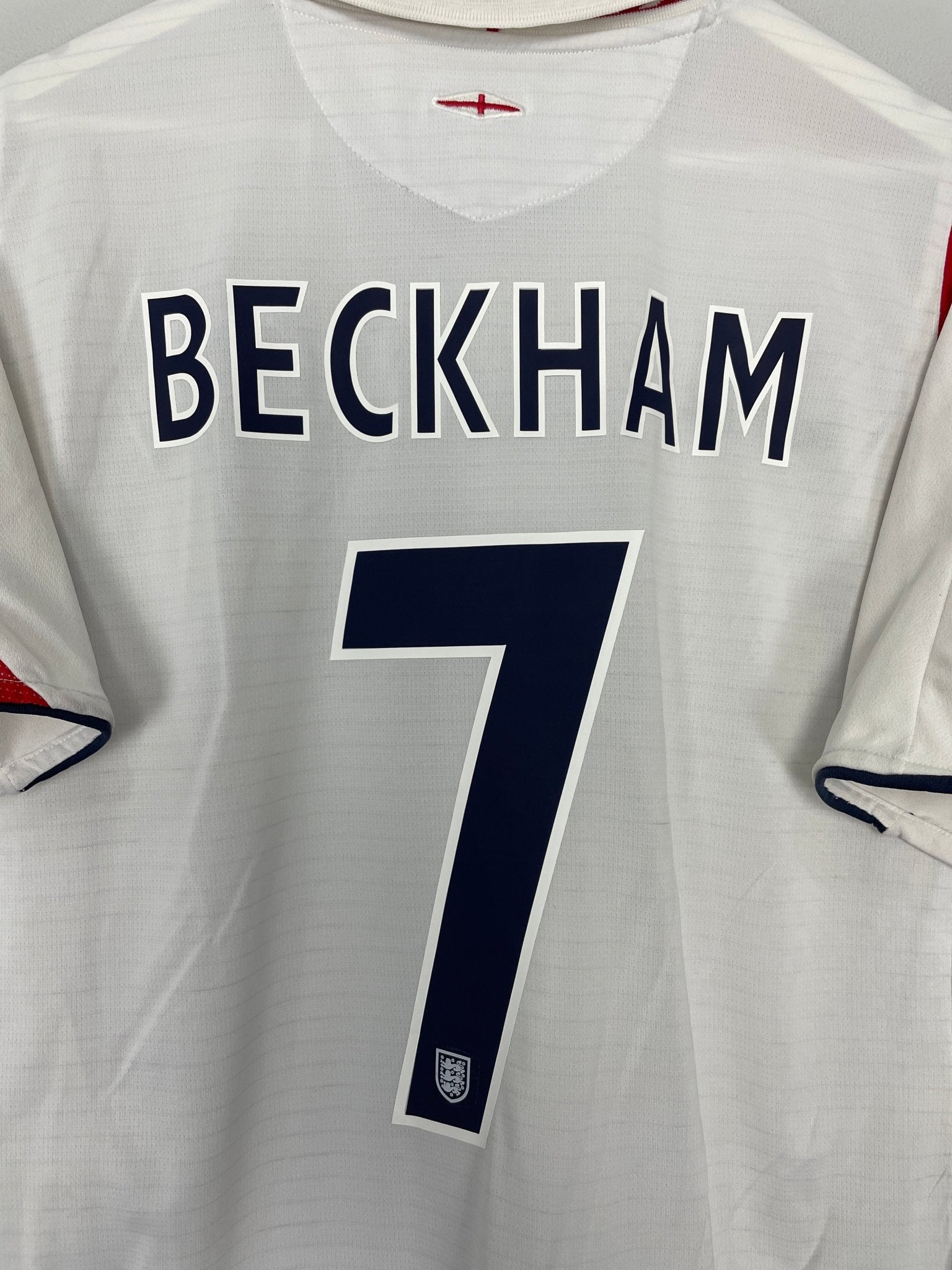 Shop 2005/07 ENGLAND BECKHAM #7 HOME SHIRT (XXL) UMBRO, classic football shirts, vintage football shirts & retro soccer jerseys at Cult Kits