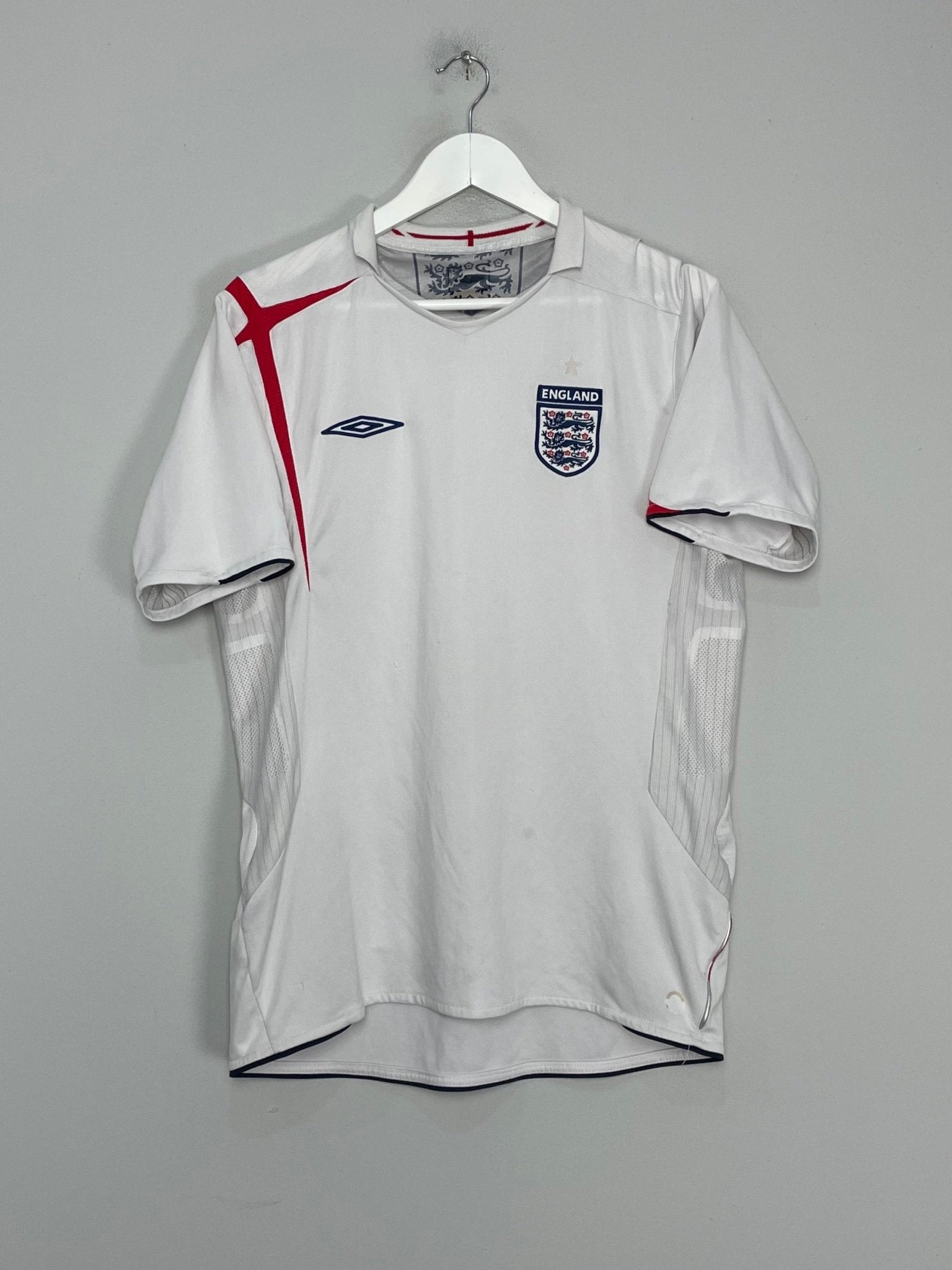 Shop 2005/07 ENGLAND HOME SHIRT (M) UMBRO, classic football shirts, vintage football shirts & retro soccer jerseys at Cult Kits
