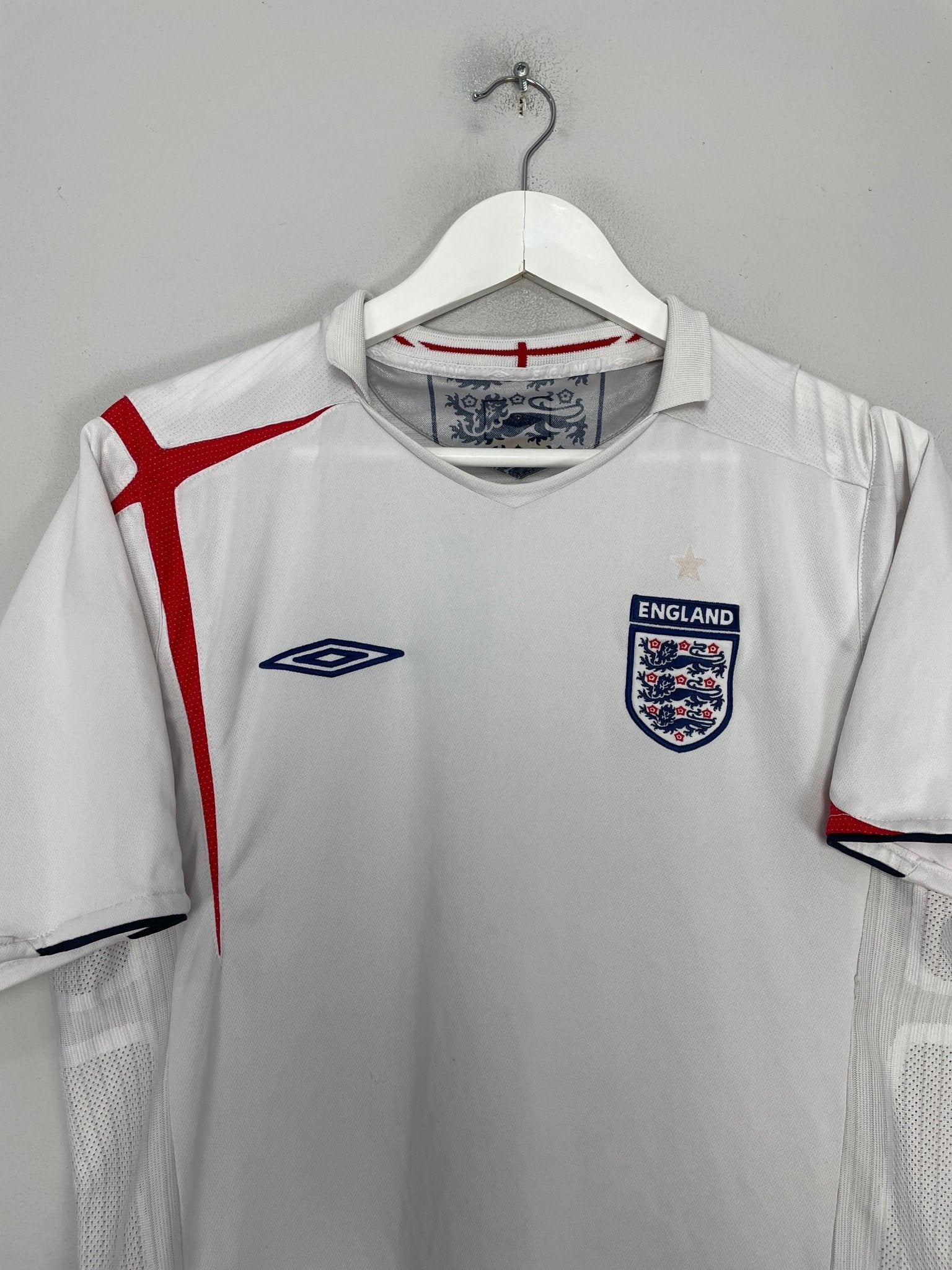 Shop 2005/07 ENGLAND HOME SHIRT (M) UMBRO, classic football shirts, vintage football shirts & retro soccer jerseys at Cult Kits