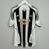 Shop 2005/07 NEWCASTLE UNITED HOME SHIRT (M) ADIDAS, classic football shirts, vintage football shirts & retro soccer jerseys at Cult Kits