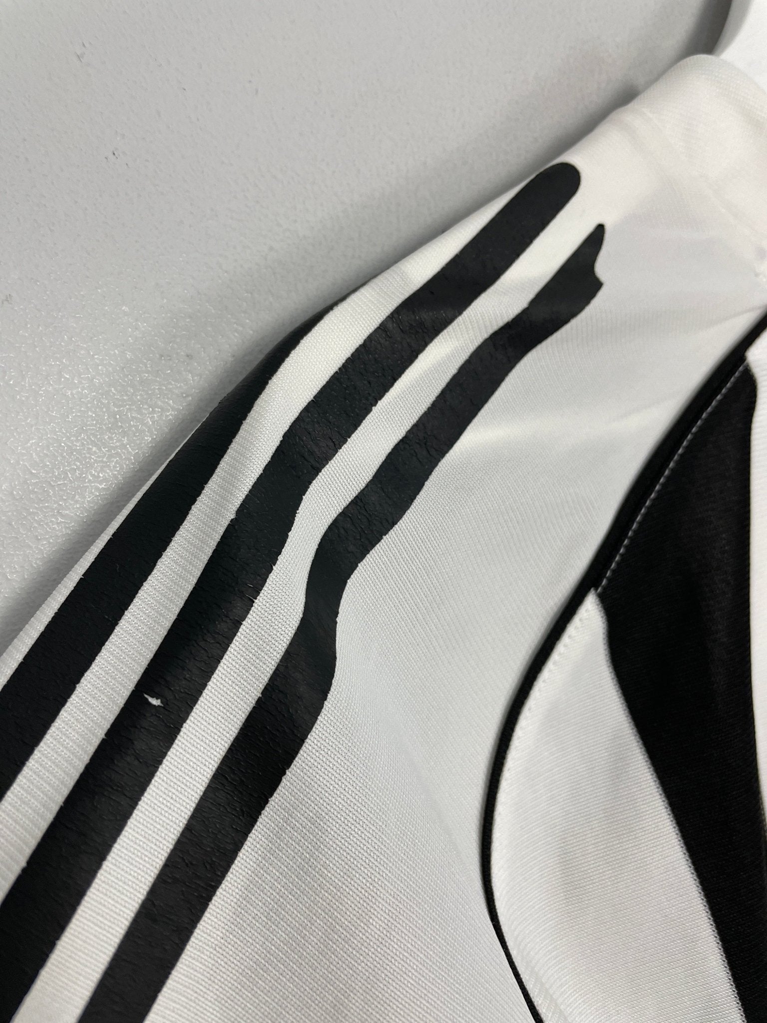 Shop 2005/07 NEWCASTLE UNITED HOME SHIRT (M) ADIDAS, classic football shirts, vintage football shirts & retro soccer jerseys at Cult Kits