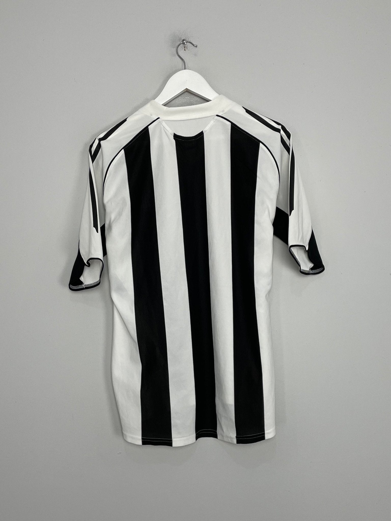Shop 2005/07 NEWCASTLE UNITED HOME SHIRT (M) ADIDAS, classic football shirts, vintage football shirts & retro soccer jerseys at Cult Kits