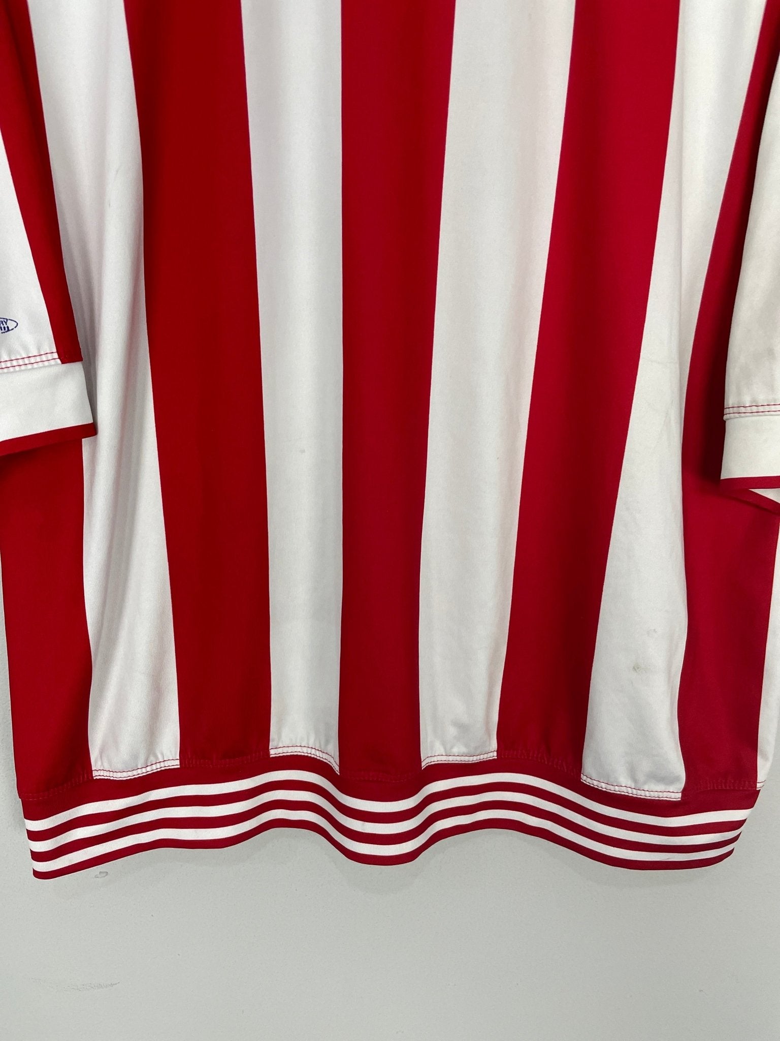 Shop 2006 CHIVAS GUADALAJARA *CENTENARY* HOME SHIRT (XL) REEBOK, classic football shirts, vintage football shirts & retro soccer jerseys at Cult Kits