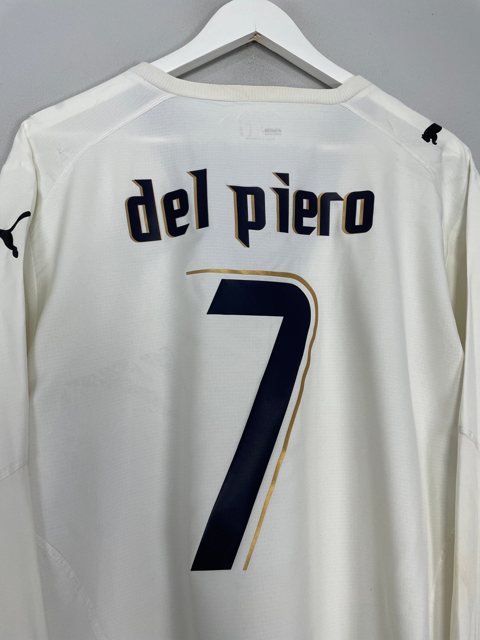 Shop 2006 ITALY DEL PIERO #7 L/S AWAY SHIRT (XL) PUMA, classic football shirts, vintage football shirts & retro soccer jerseys at Cult Kits