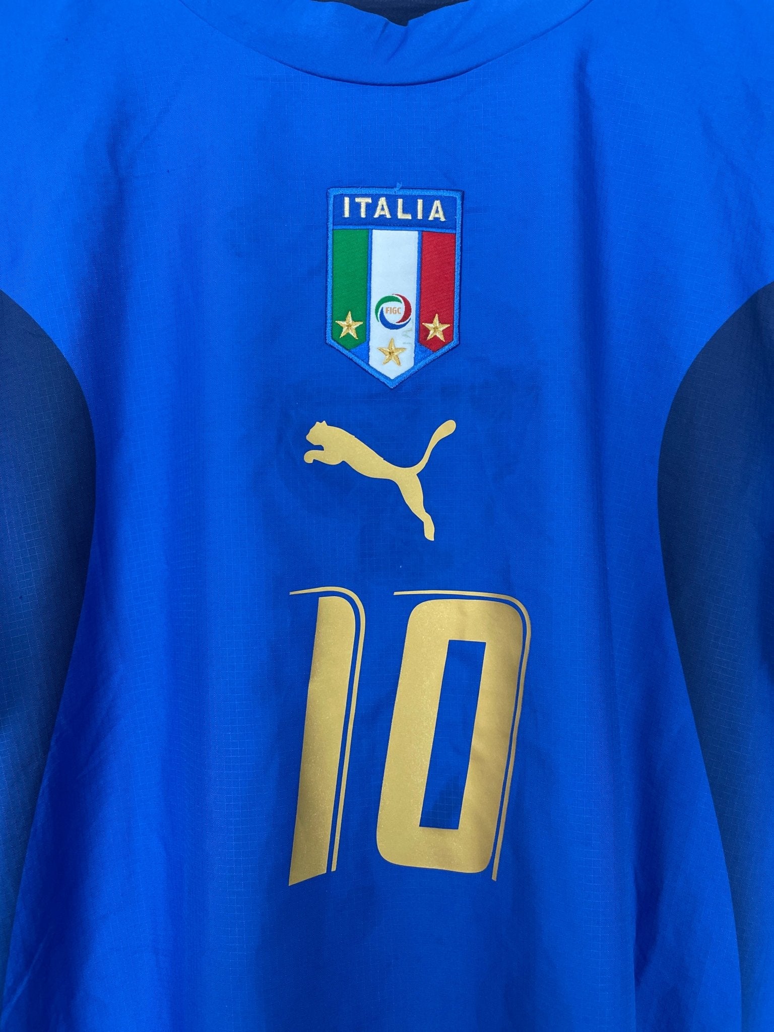 Shop 2006 ITALY TOTTI #10 HOME SHIRT (M) PUMA, classic football shirts, vintage football shirts & retro soccer jerseys at Cult Kits