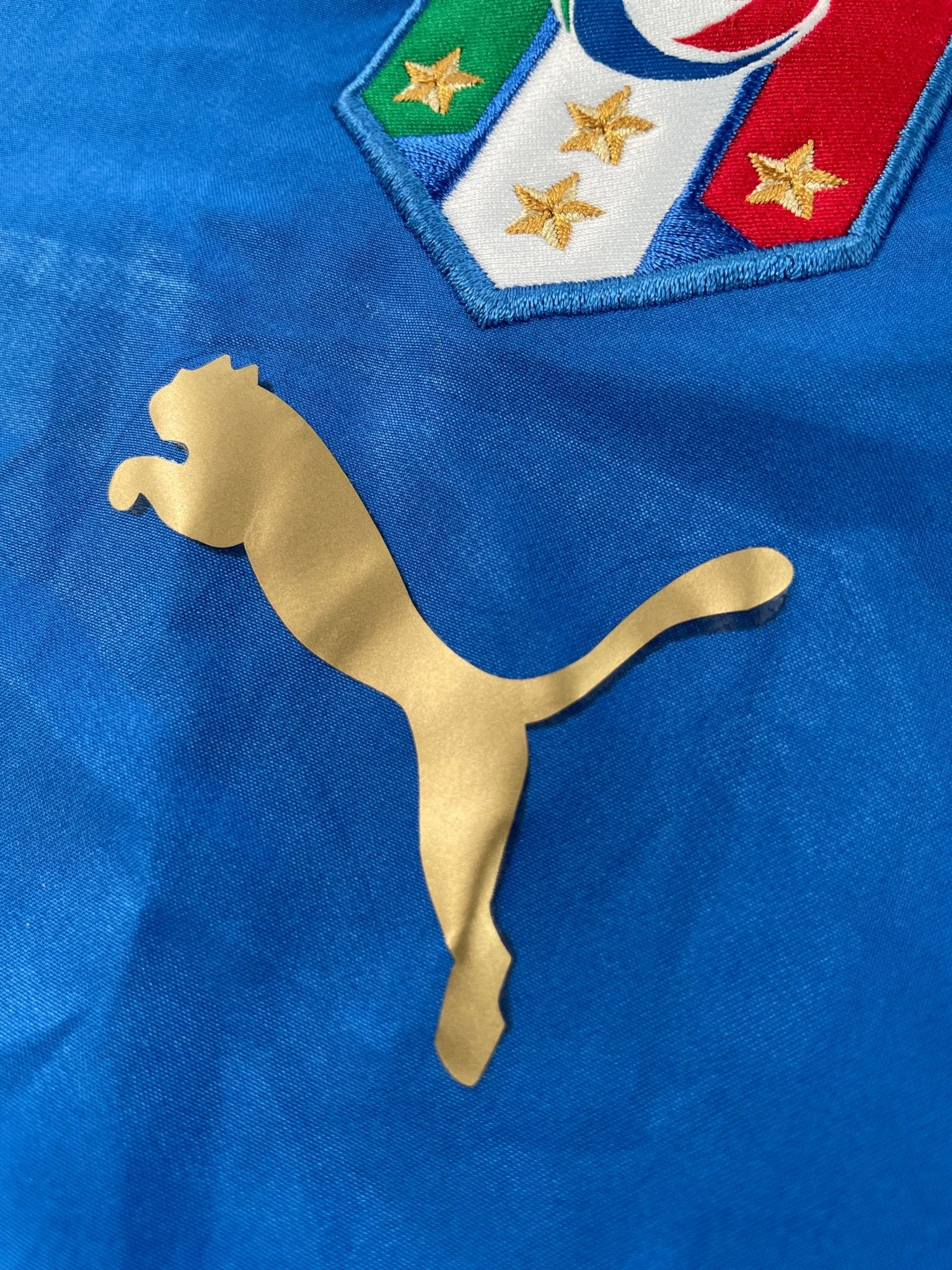 Buy 2006 Italy Track Jacket (XL) Puma ~ Free worldwide shipping ~ Authentic Vintage Football Shirts from Cult Kits