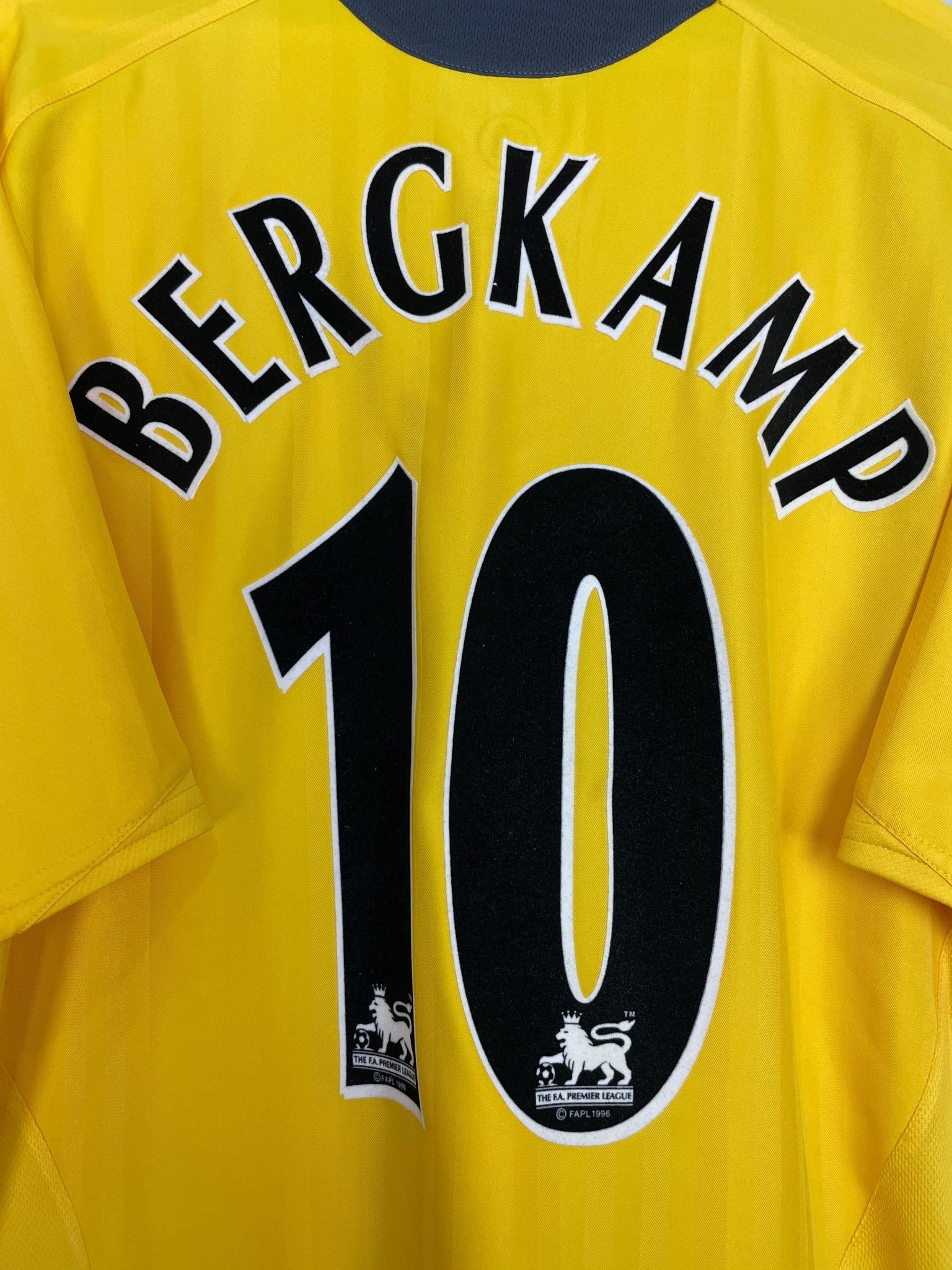 Shop 2006/07 ARSENAL BERGKAMP #10 AWAY SHIRT (XL) NIKE, classic football shirts, vintage football shirts & retro soccer jerseys at Cult Kits