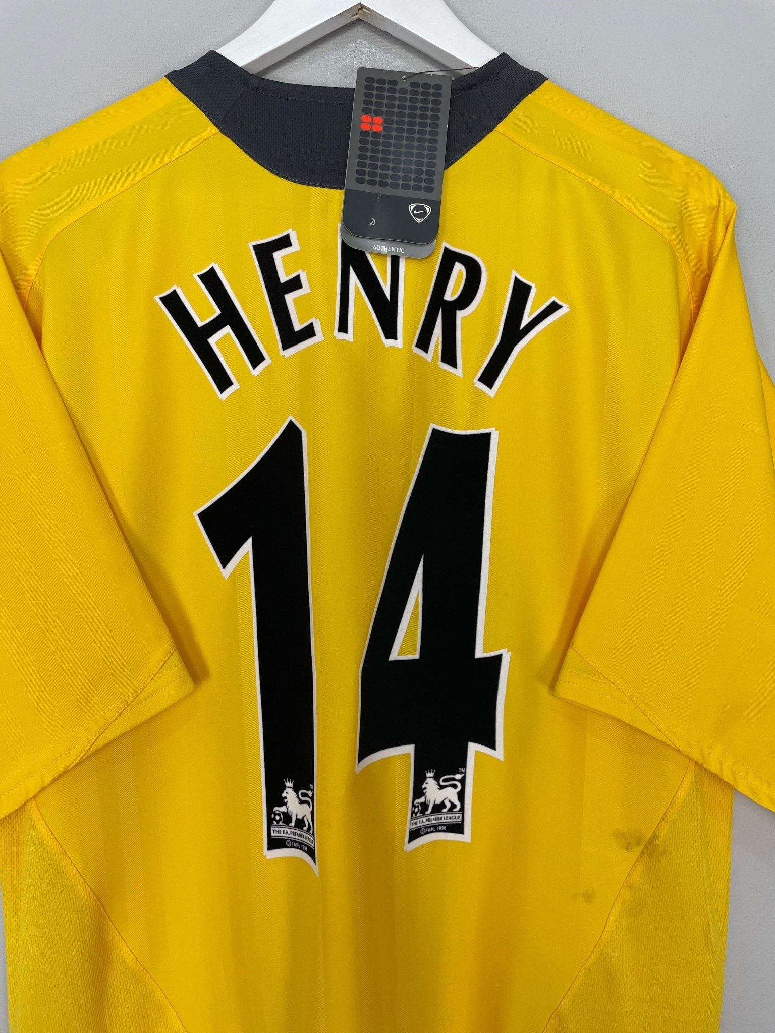 Shop 2006/07 ARSENAL HENRY #14 *BNWT* AWAY SHIRT (L) NIKE, classic football shirts, vintage football shirts & retro soccer jerseys at Cult Kits