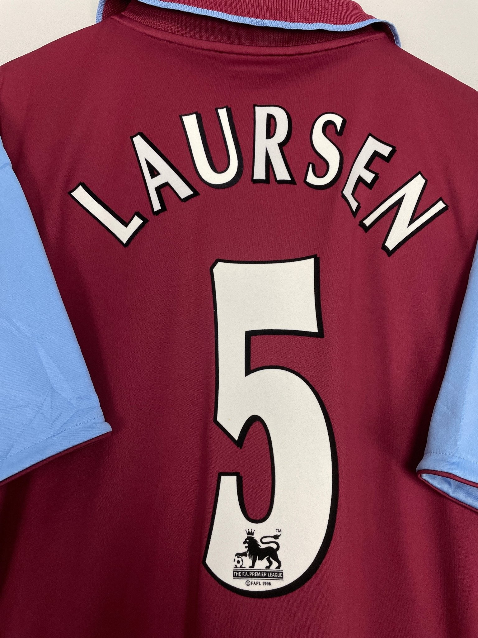 2006/07 ASTON VILLA LAURSEN #5 HOME SHIRT (L) HUMMEL – Cult Kits
