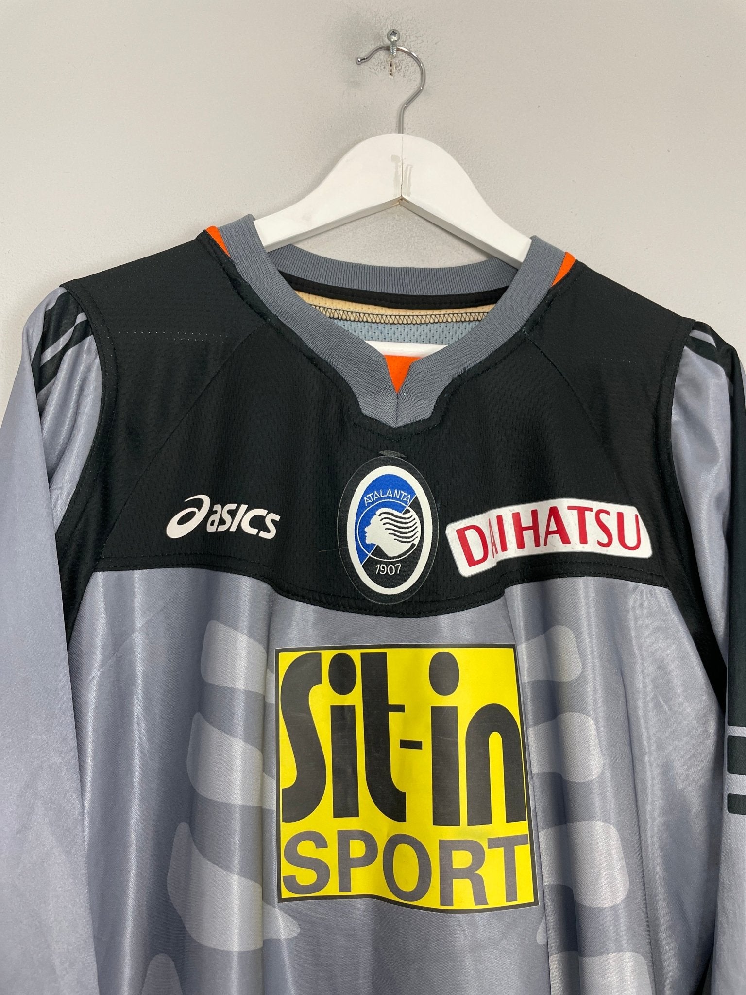 Shop 2006/07 ATALANTA CALDERONI #27 *PLAYER ISSUE + SIGNED* GK SHIRT (XXL) ASICS, classic football shirts, vintage football shirts & retro soccer jerseys at Cult Kits