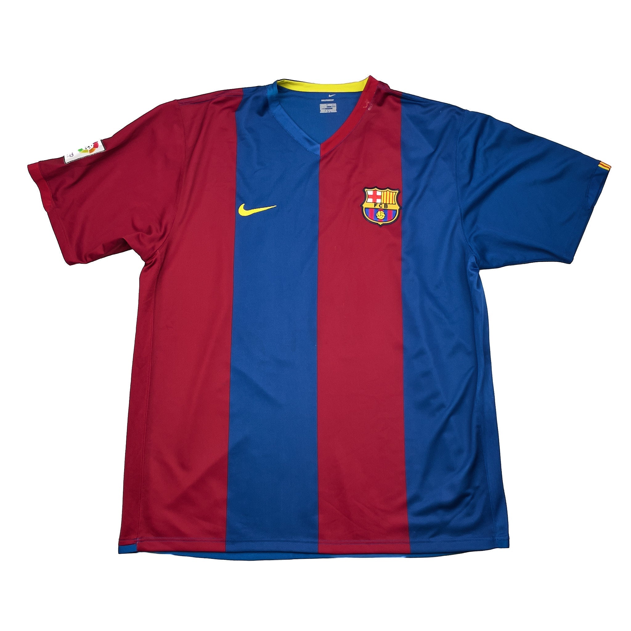 Buy 2006/07 Barcelona Messi 19 Home Shirt (XXL) Nike ~ Free worldwide shipping ~ Authentic Vintage Football Shirts from Cult Kits