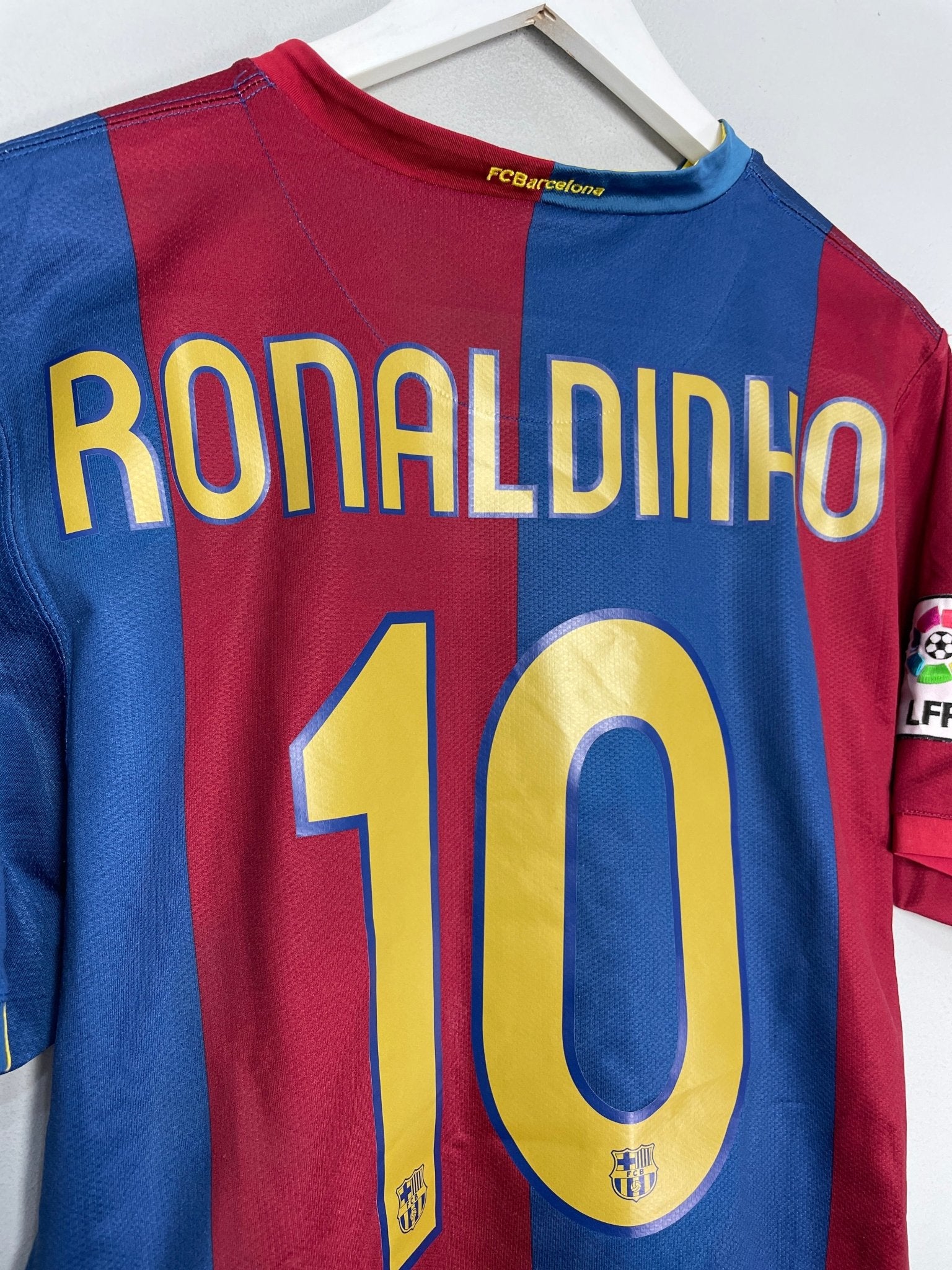 Shop 2006/07 BARCELONA RONALDINHO #10 HOME SHIRT (L) NIKE, classic football shirts, vintage football shirts & retro soccer jerseys at Cult Kits