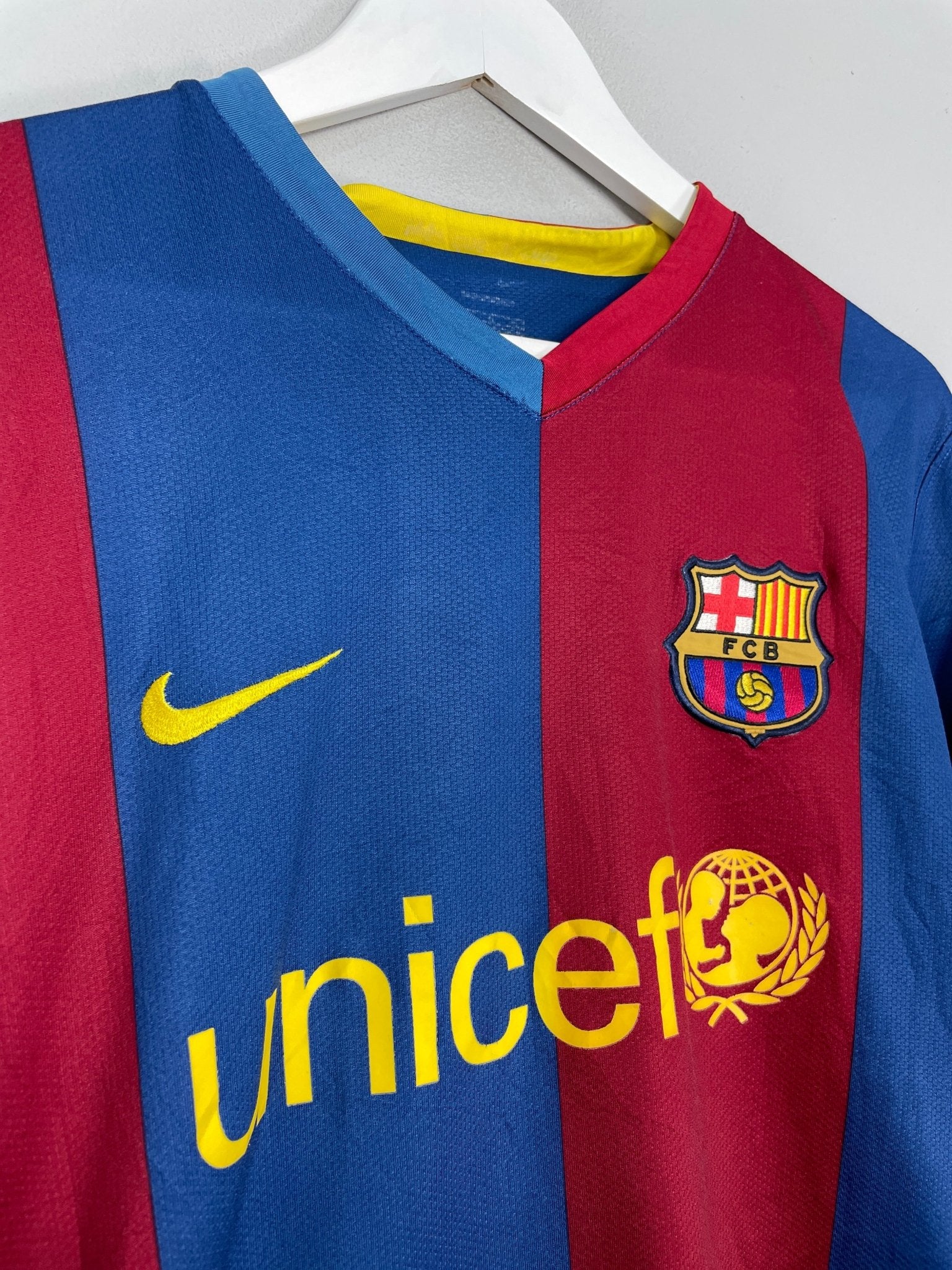Shop 2006/07 BARCELONA RONALDINHO #10 HOME SHIRT (L) NIKE, classic football shirts, vintage football shirts & retro soccer jerseys at Cult Kits