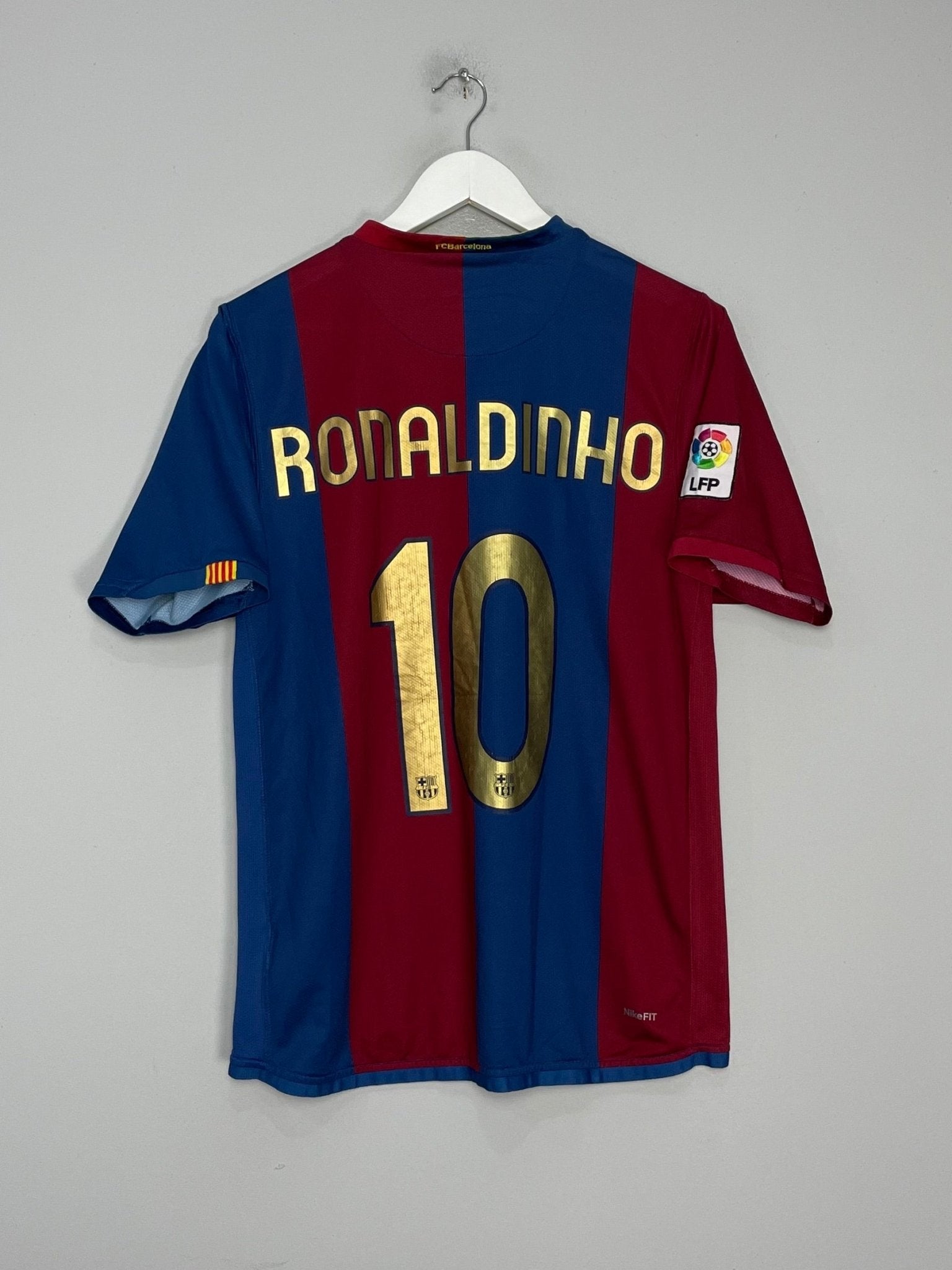 Shop 2006/07 BARCELONA RONALDINHO #10 HOME SHIRT (M) NIKE, classic football shirts, vintage football shirts & retro soccer jerseys at Cult Kits
