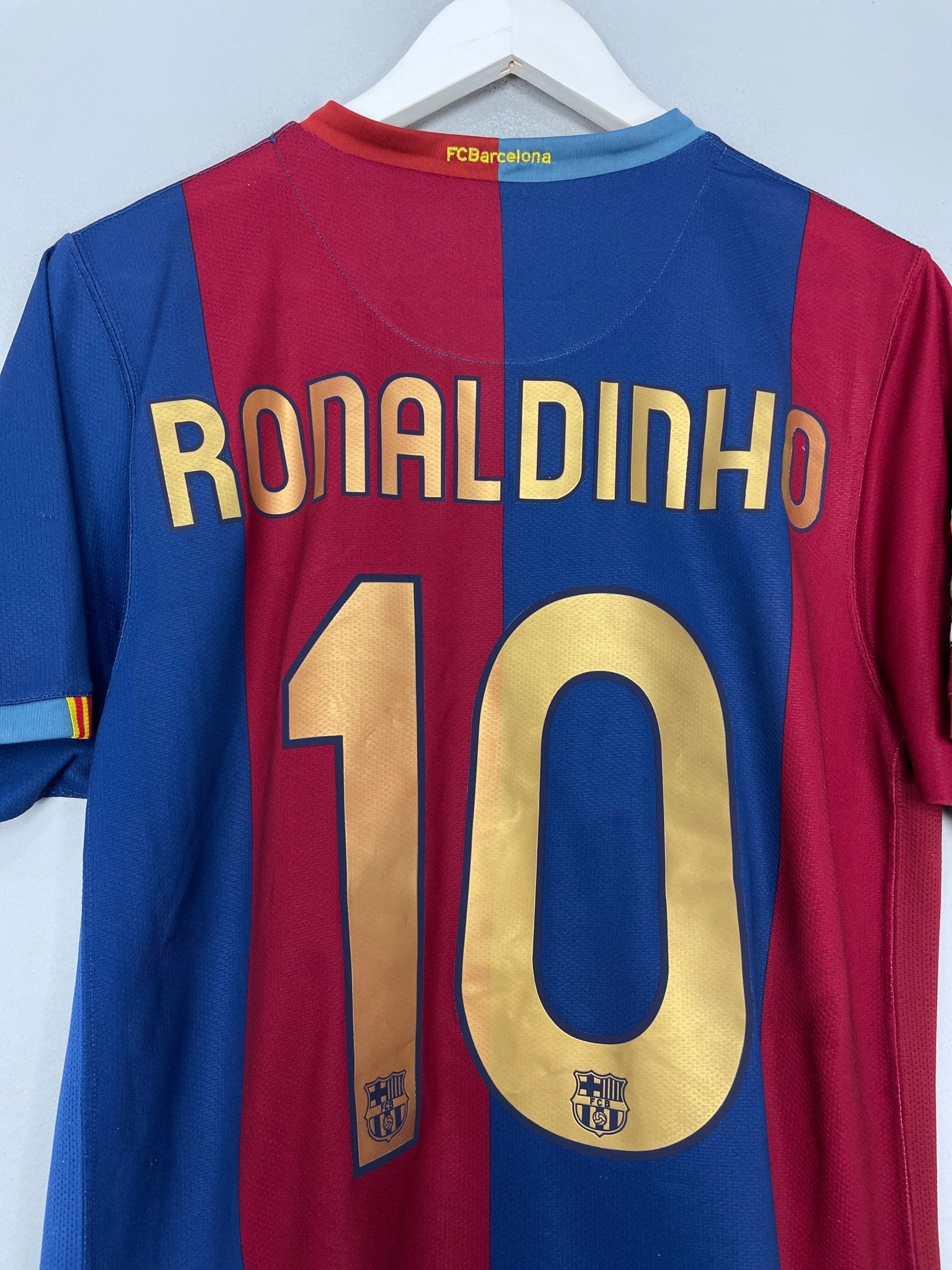 Shop 2006/07 BARCELONA RONALDINHO #10 HOME SHIRT (M) NIKE, classic football shirts, vintage football shirts & retro soccer jerseys at Cult Kits