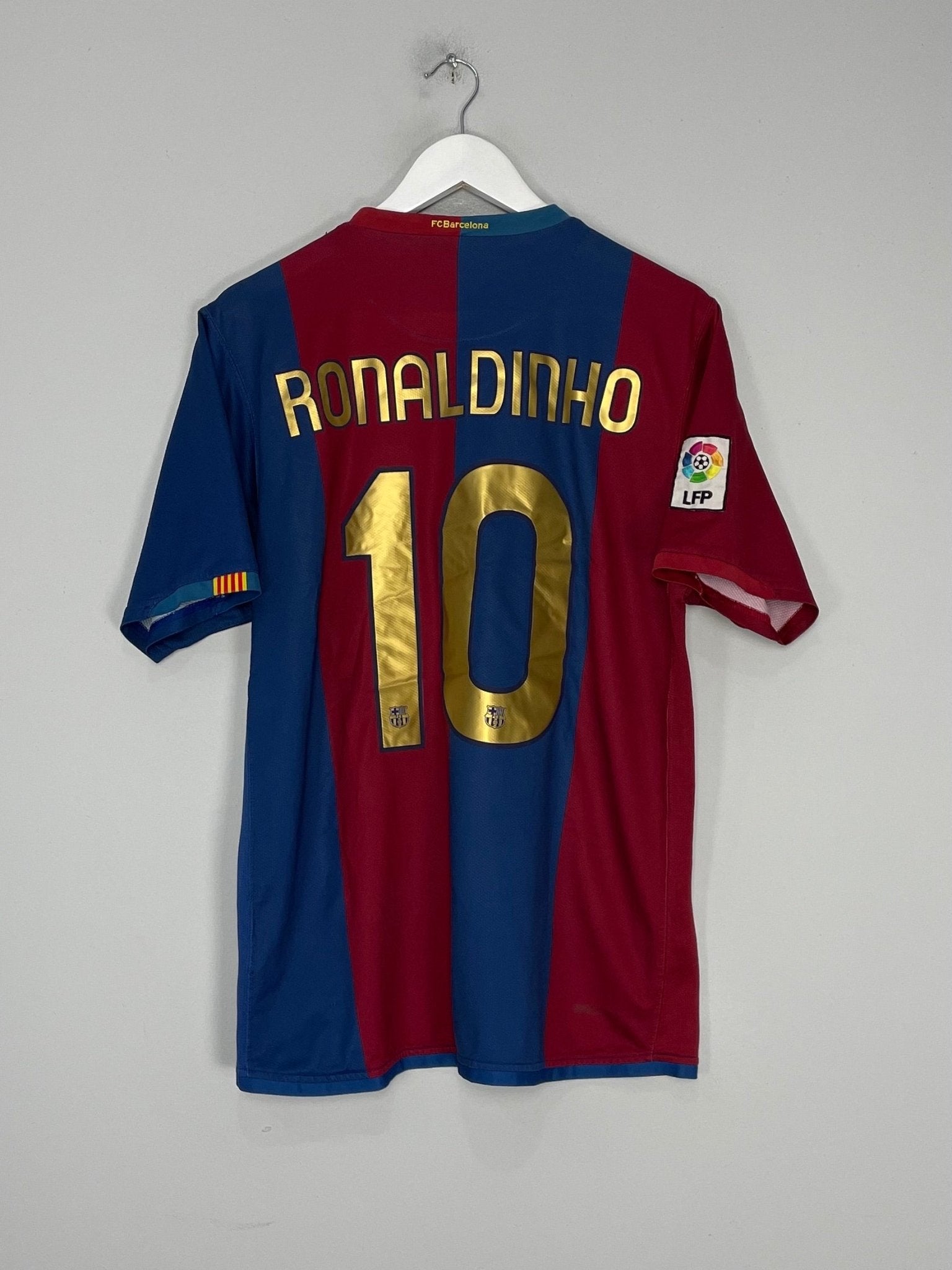 Shop 2006/07 BARCELONA RONALDINHO #10 HOME SHIRT (M) NIKE, classic football shirts, vintage football shirts & retro soccer jerseys at Cult Kits