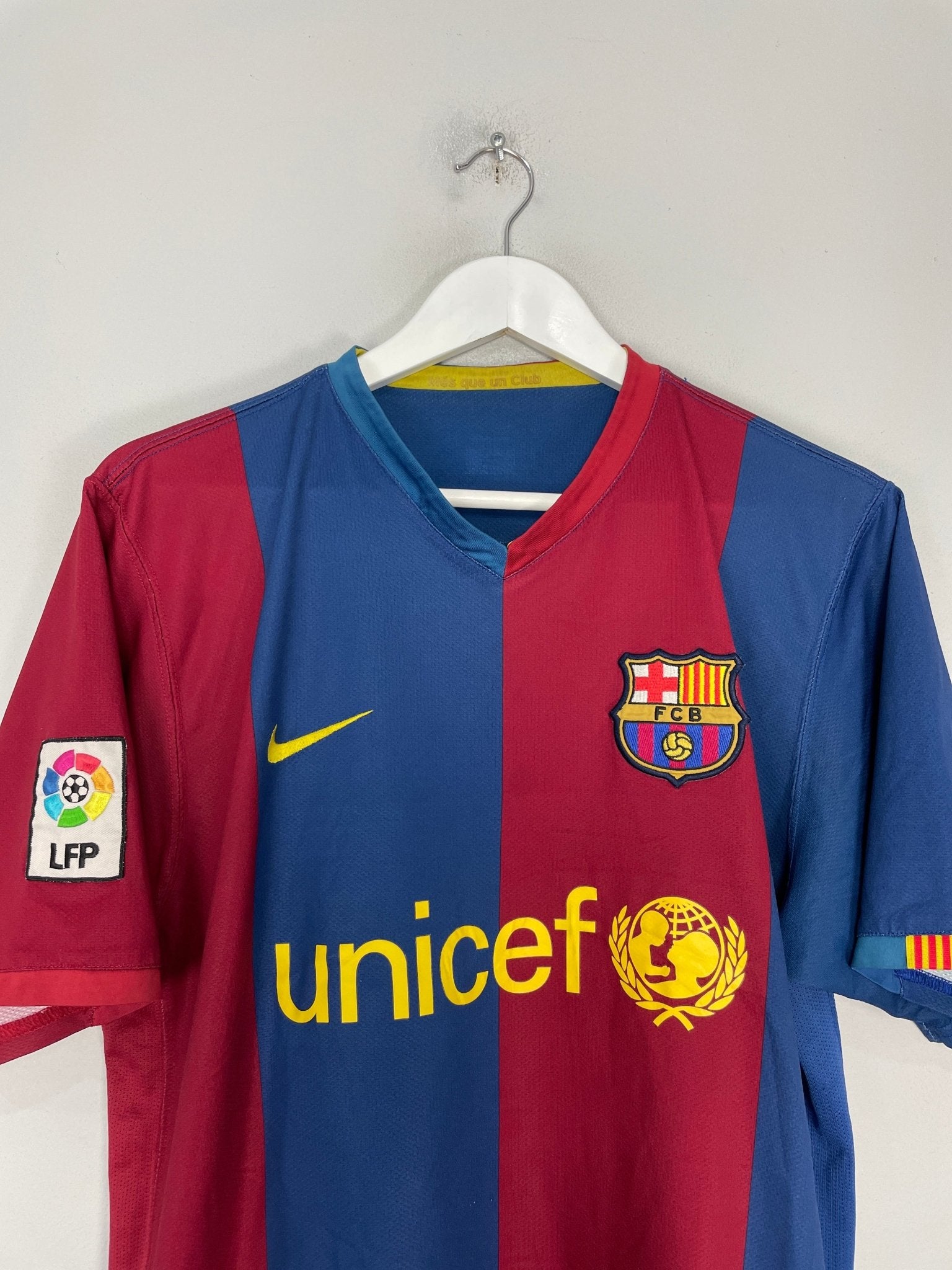 Shop 2006/07 BARCELONA RONALDINHO #10 HOME SHIRT (M) NIKE, classic football shirts, vintage football shirts & retro soccer jerseys at Cult Kits