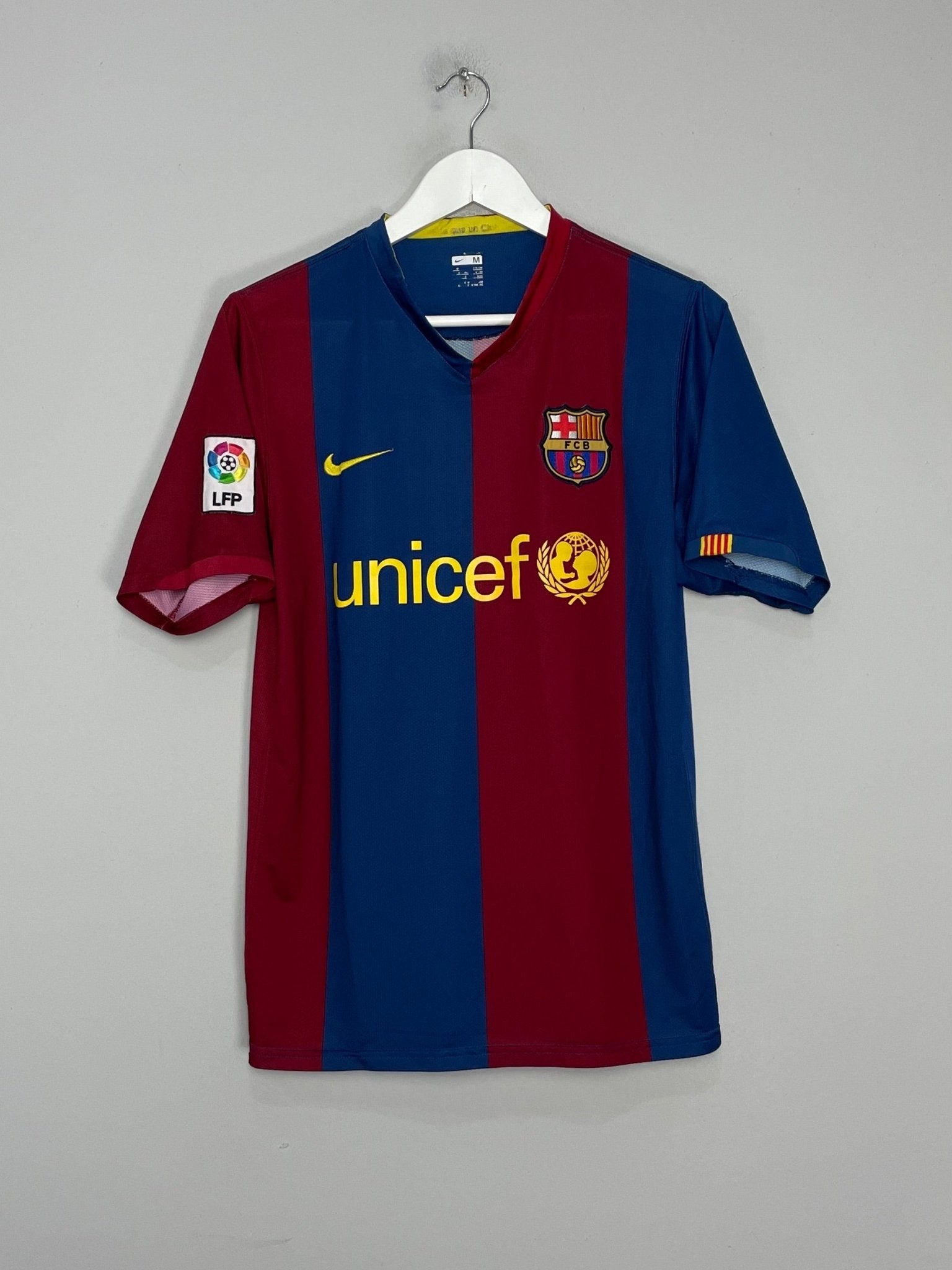 Shop 2006/07 BARCELONA RONALDINHO #10 HOME SHIRT (M) NIKE, classic football shirts, vintage football shirts & retro soccer jerseys at Cult Kits