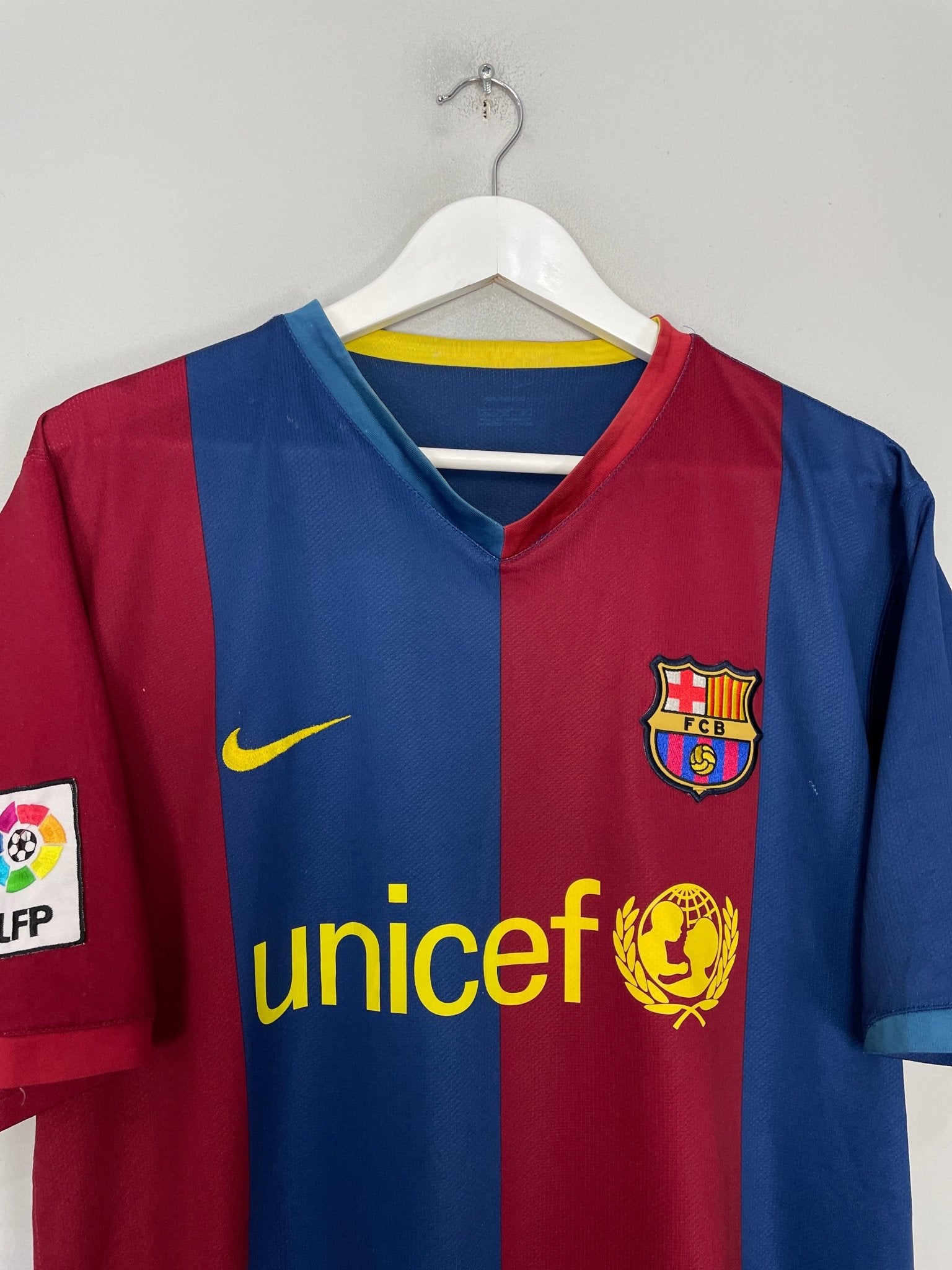 Shop 2006/07 BARCELONA RONALDINHO #10 HOME SHIRT (M) NIKE, classic football shirts, vintage football shirts & retro soccer jerseys at Cult Kits