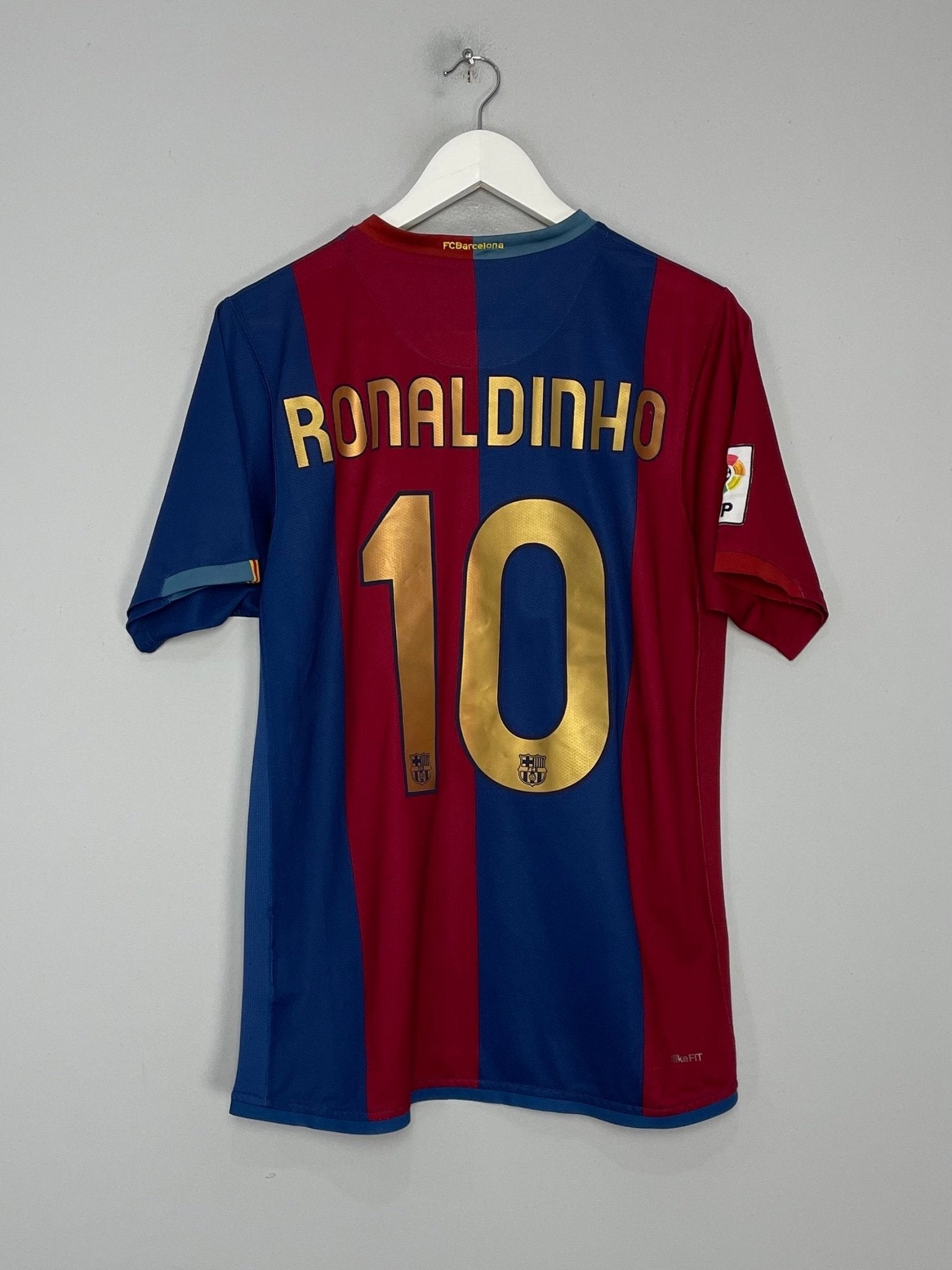 Shop 2006/07 BARCELONA RONALDINHO #10 HOME SHIRT (M) NIKE, classic football shirts, vintage football shirts & retro soccer jerseys at Cult Kits
