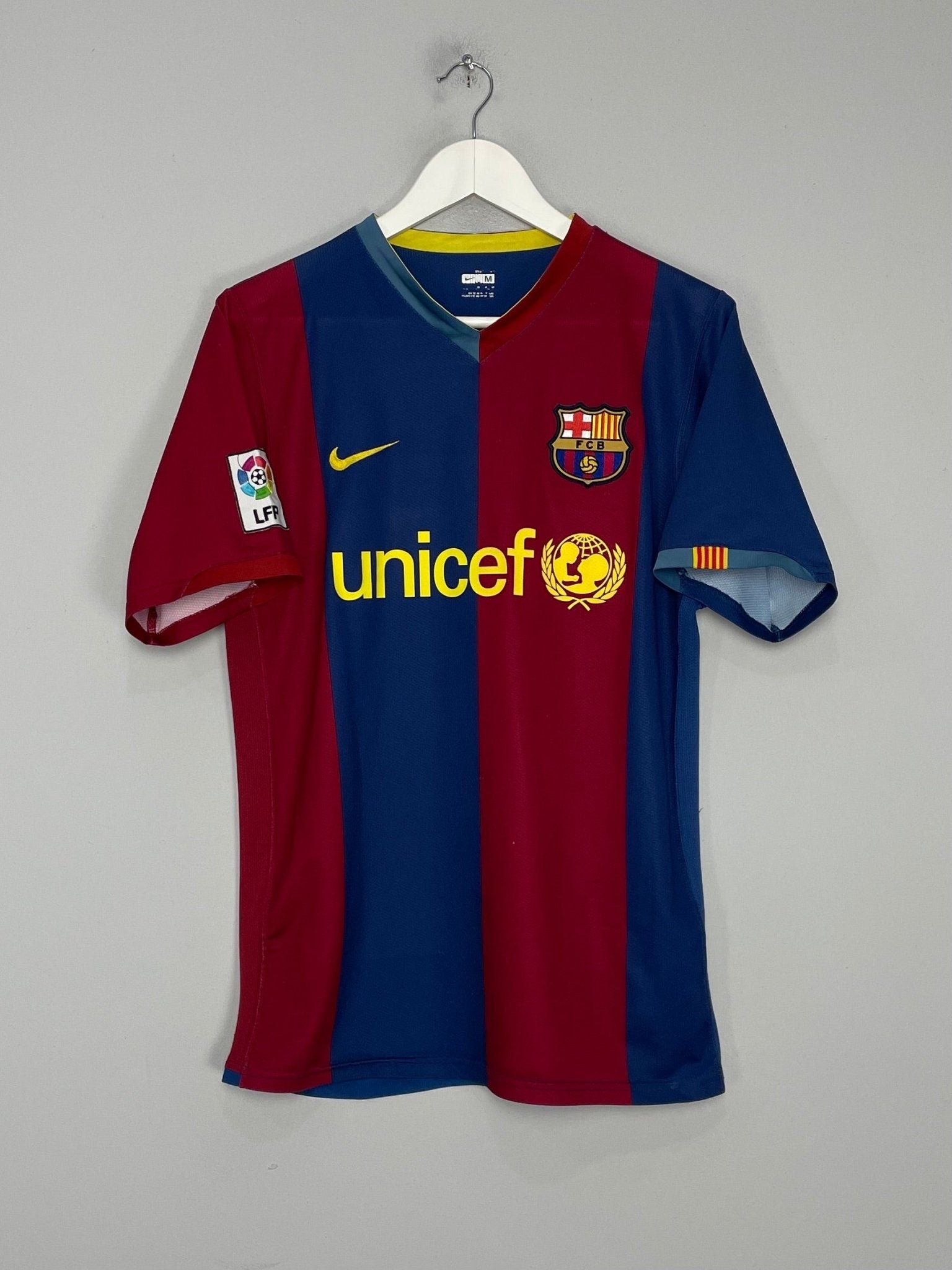 Shop 2006/07 BARCELONA RONALDINHO #10 HOME SHIRT (M) NIKE, classic football shirts, vintage football shirts & retro soccer jerseys at Cult Kits