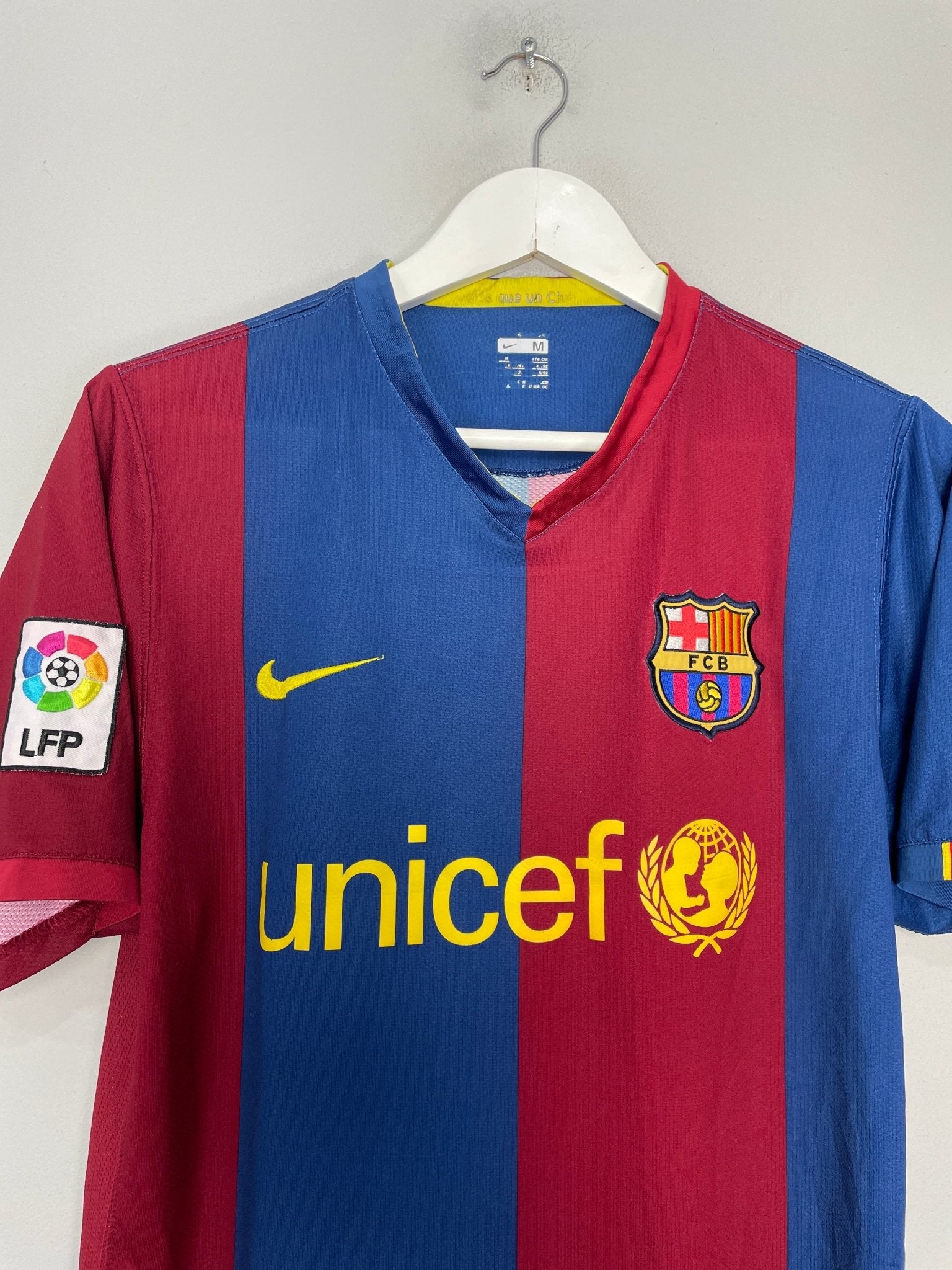 Shop 2006/07 BARCELONA RONALDINHO #10 HOME SHIRT (M) NIKE, classic football shirts, vintage football shirts & retro soccer jerseys at Cult Kits