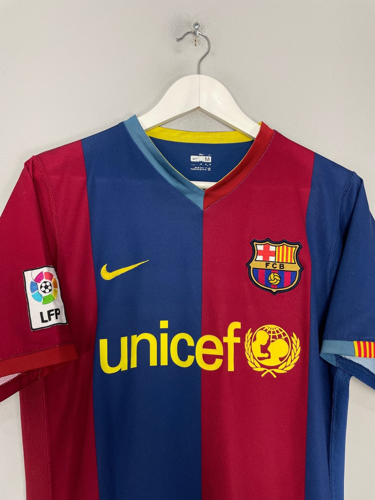 Shop 2006/07 BARCELONA RONALDINHO #10 HOME SHIRT (M) NIKE, classic football shirts, vintage football shirts & retro soccer jerseys at Cult Kits