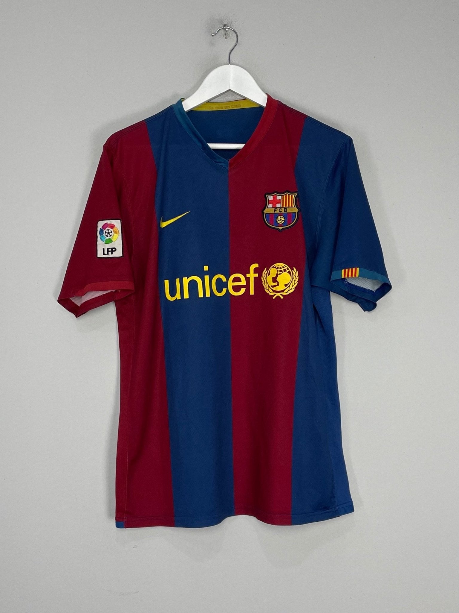 Shop 2006/07 BARCELONA RONALDINHO #10 HOME SHIRT (M) NIKE, classic football shirts, vintage football shirts & retro soccer jerseys at Cult Kits