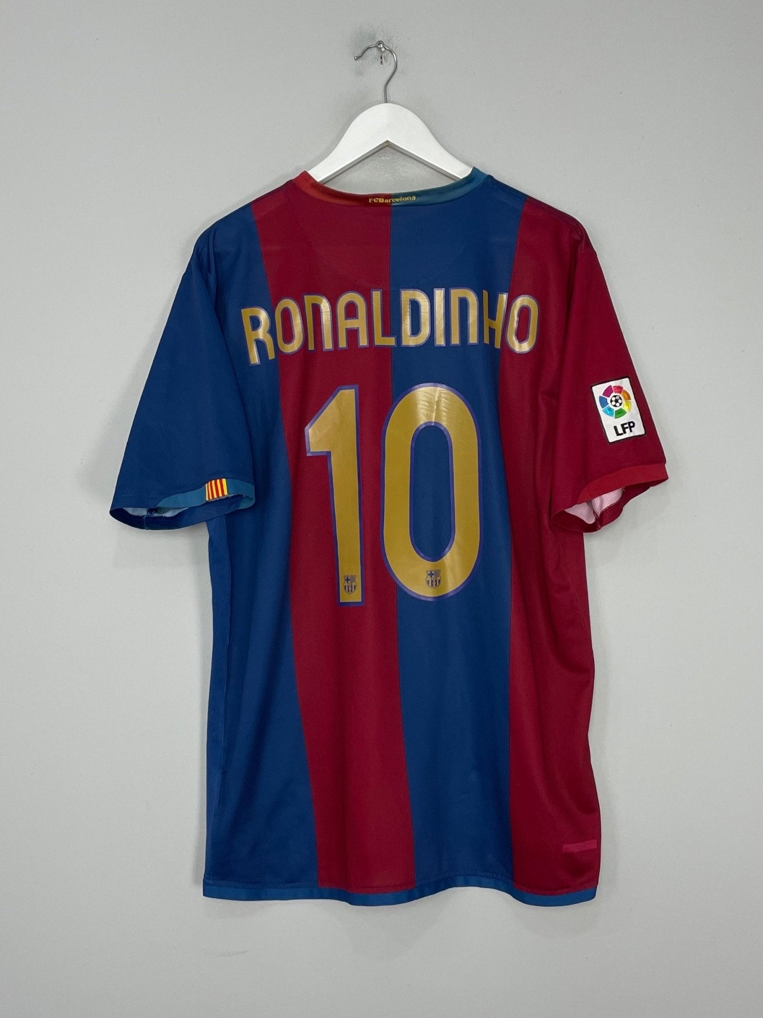 Shop 2006/07 BARCELONA RONALDINHO #10 HOME SHIRT (M) NIKE, classic football shirts, vintage football shirts & retro soccer jerseys at Cult Kits
