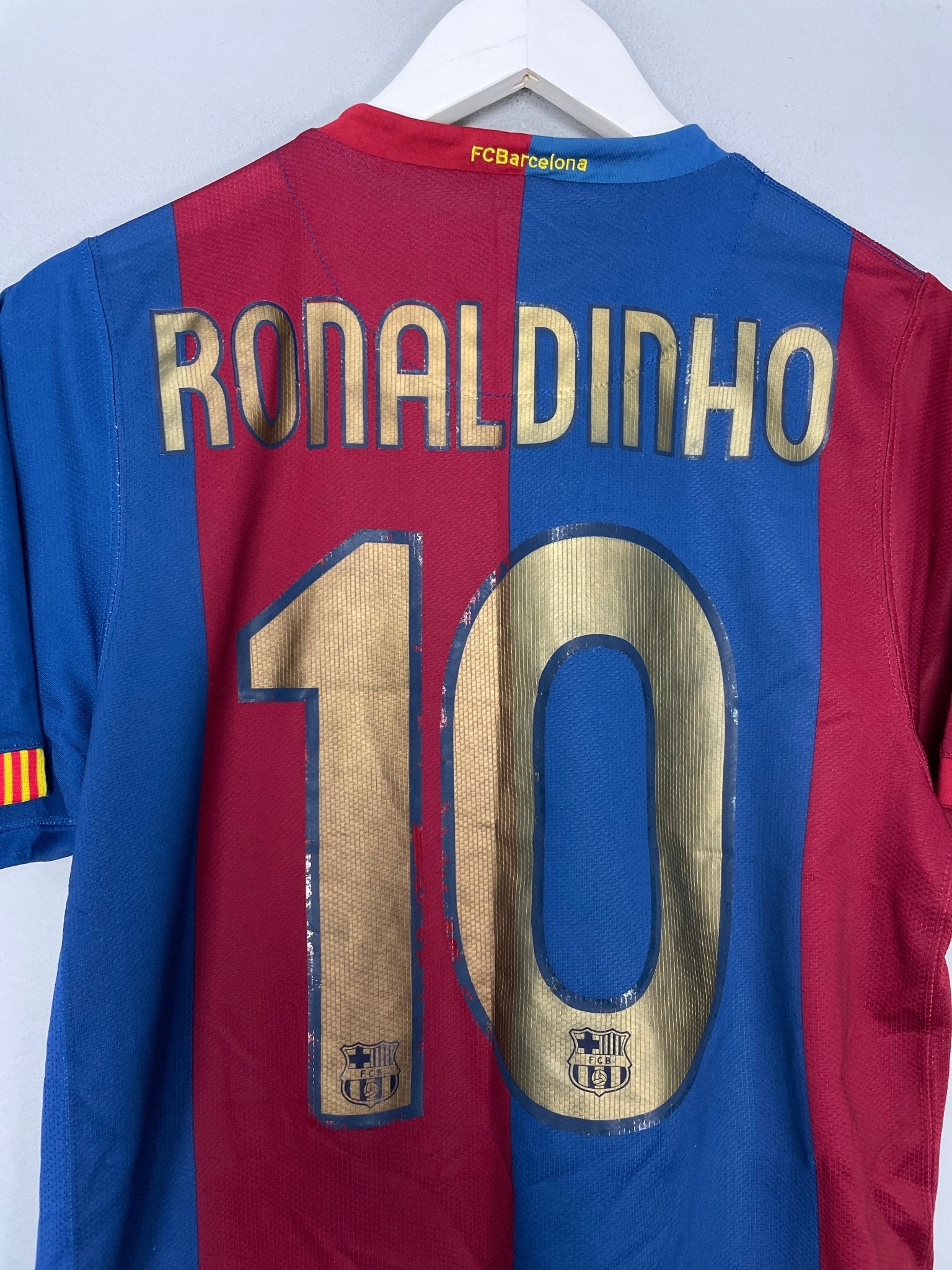 Shop 2006/07 BARCELONA RONALDINHO #10 HOME SHIRT (S) NIKE, classic football shirts, vintage football shirts & retro soccer jerseys at Cult Kits
